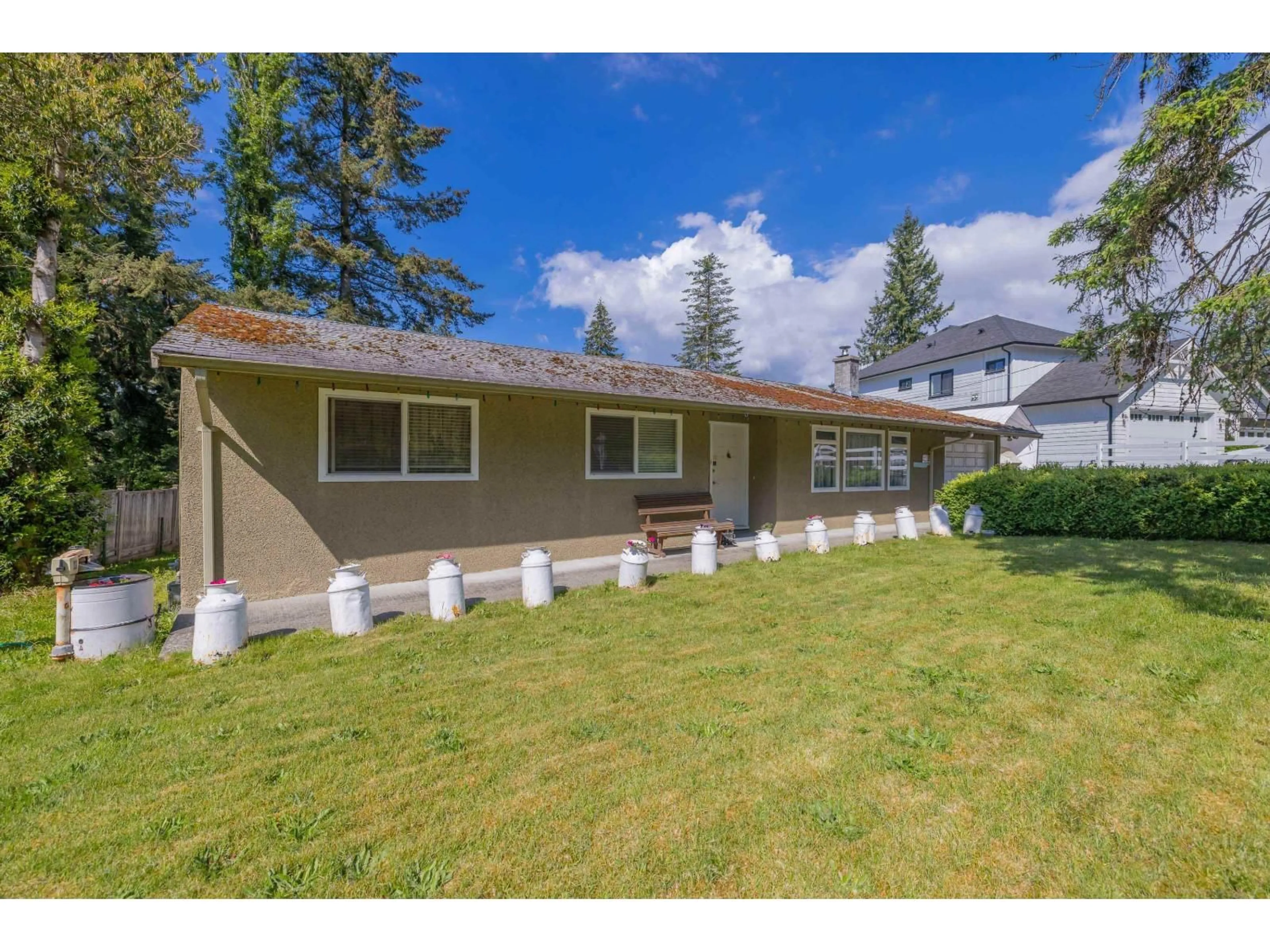 Home with vinyl exterior material, unknown for 23745 40, Langley British Columbia V2Z2J9