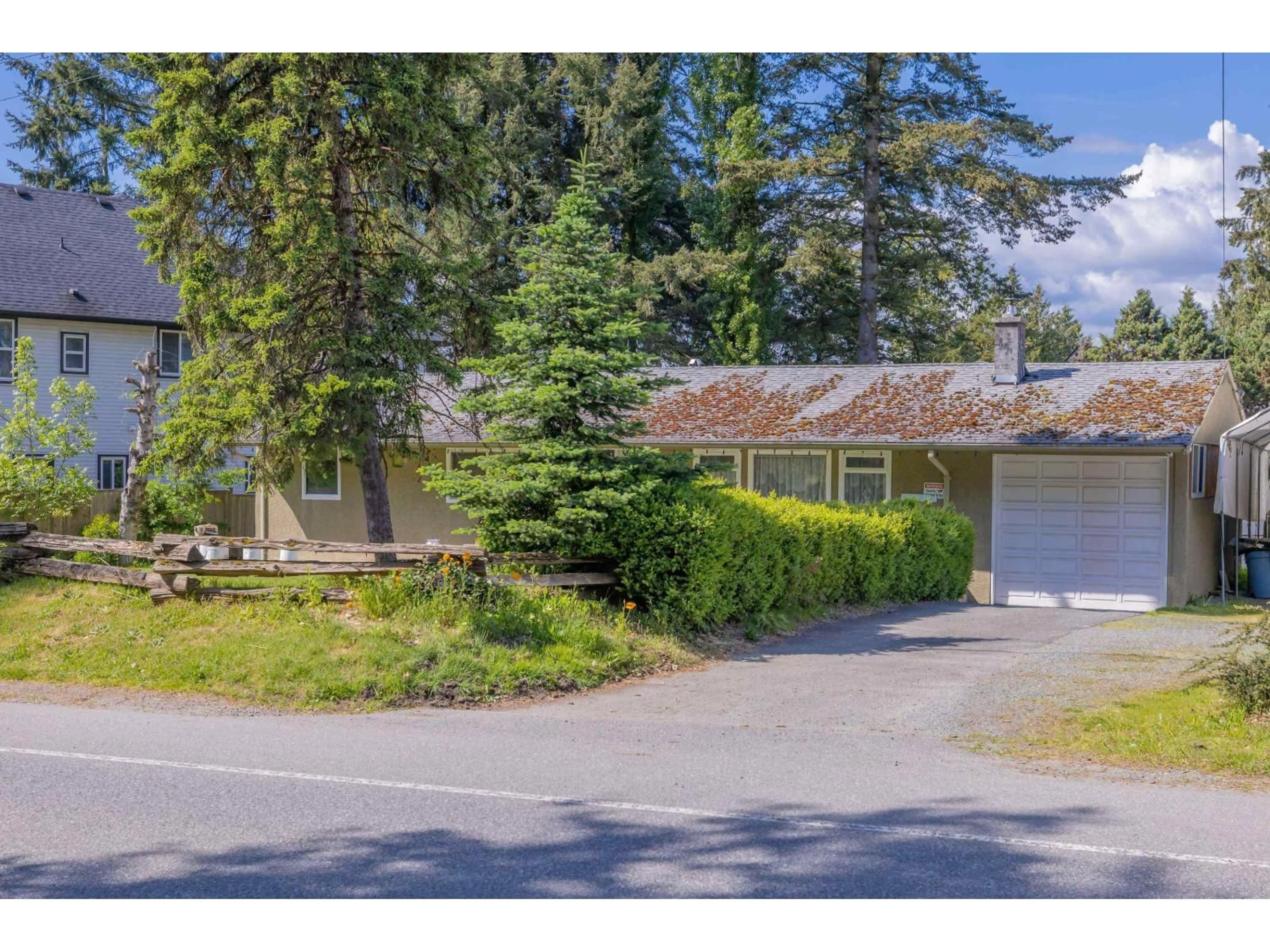 A pic from outside/outdoor area/front of a property/back of a property/a pic from drone, street for 23745 40, Langley British Columbia V2Z2J9