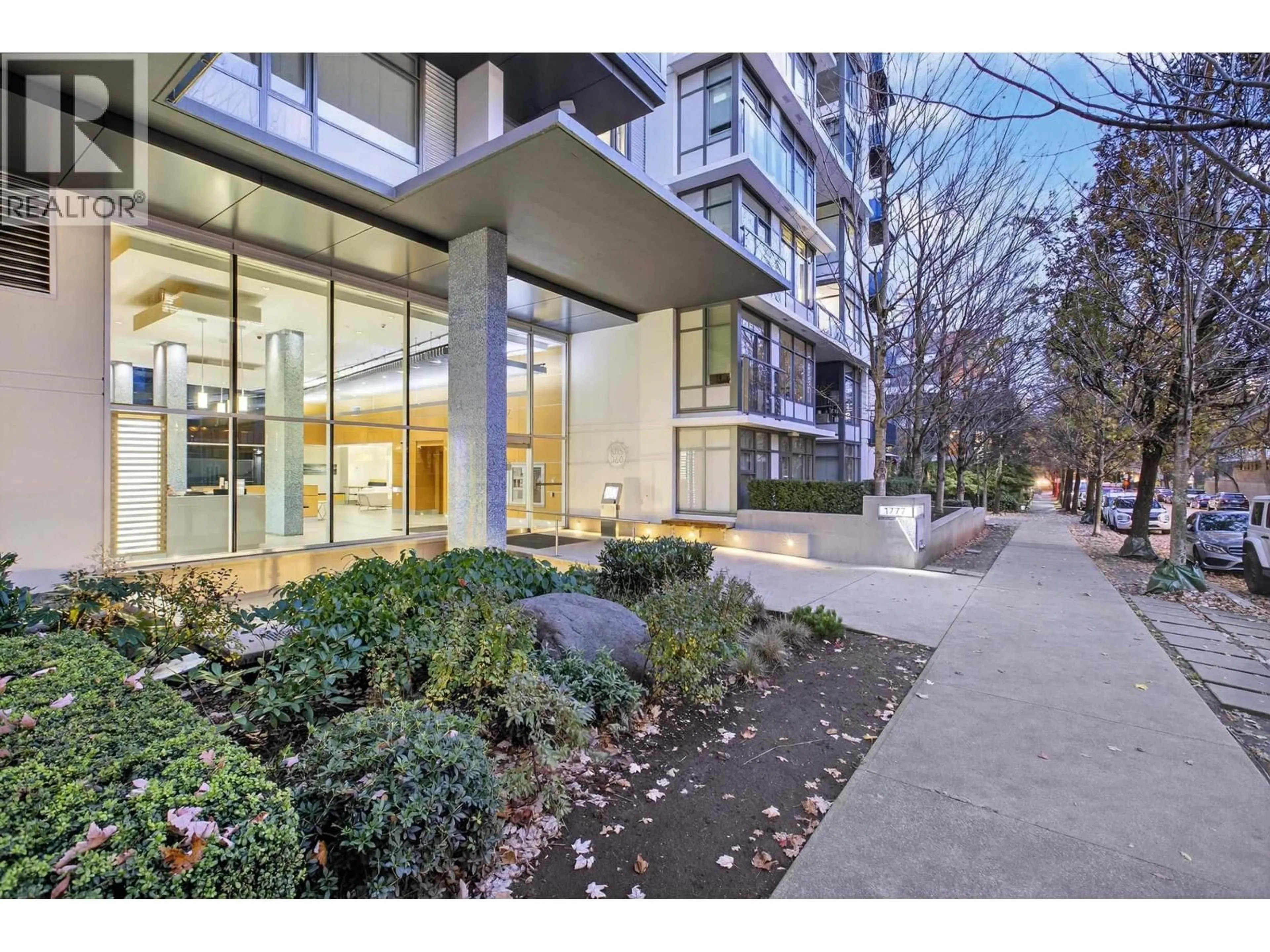Indoor foyer for 210 - 1777 7TH AVENUE, Vancouver British Columbia V6J0E5