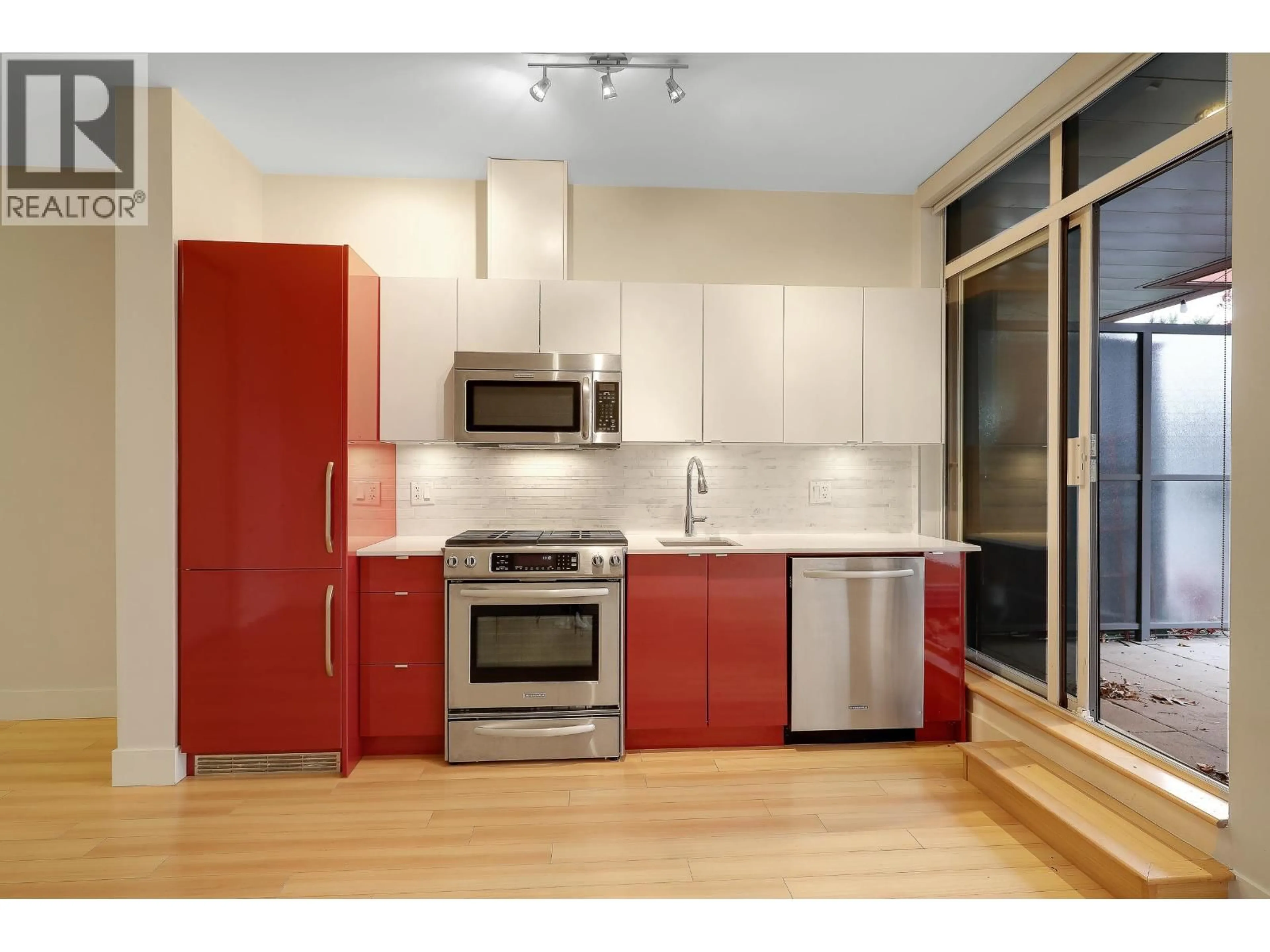 Standard kitchen, unknown for 211 - 2250 COMMERCIAL DRIVE, Vancouver British Columbia V5N5P9