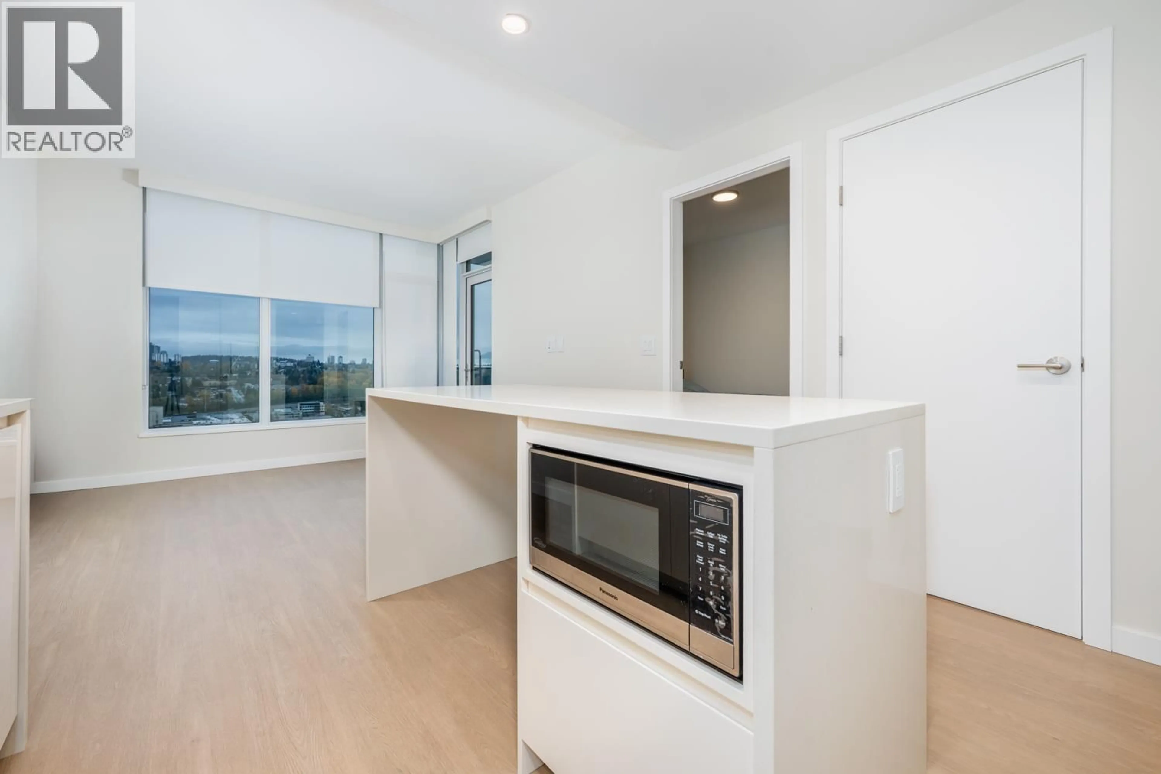 Standard kitchen, unknown for 2301 - 4168 LOUGHEED HIGHWAY, Burnaby British Columbia V5C0N9