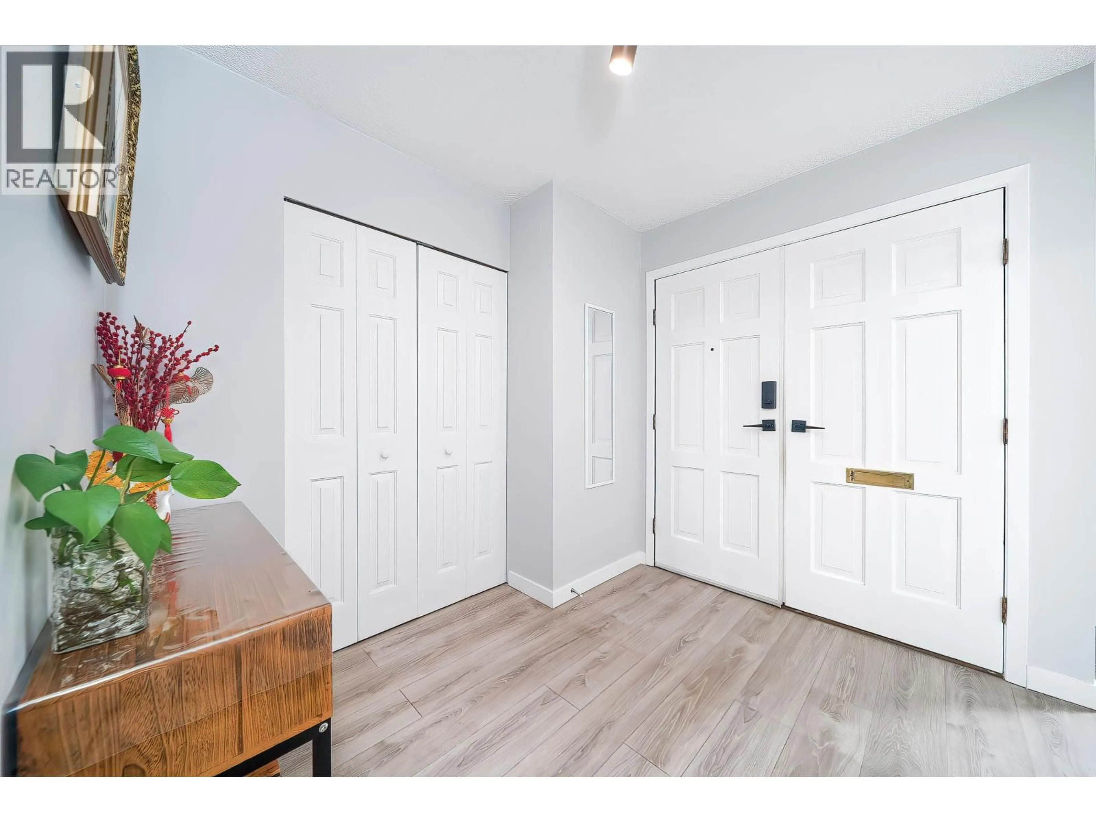 Indoor entryway for 50 - 10391 NO. 3 ROAD, Richmond British Columbia V7A4V2