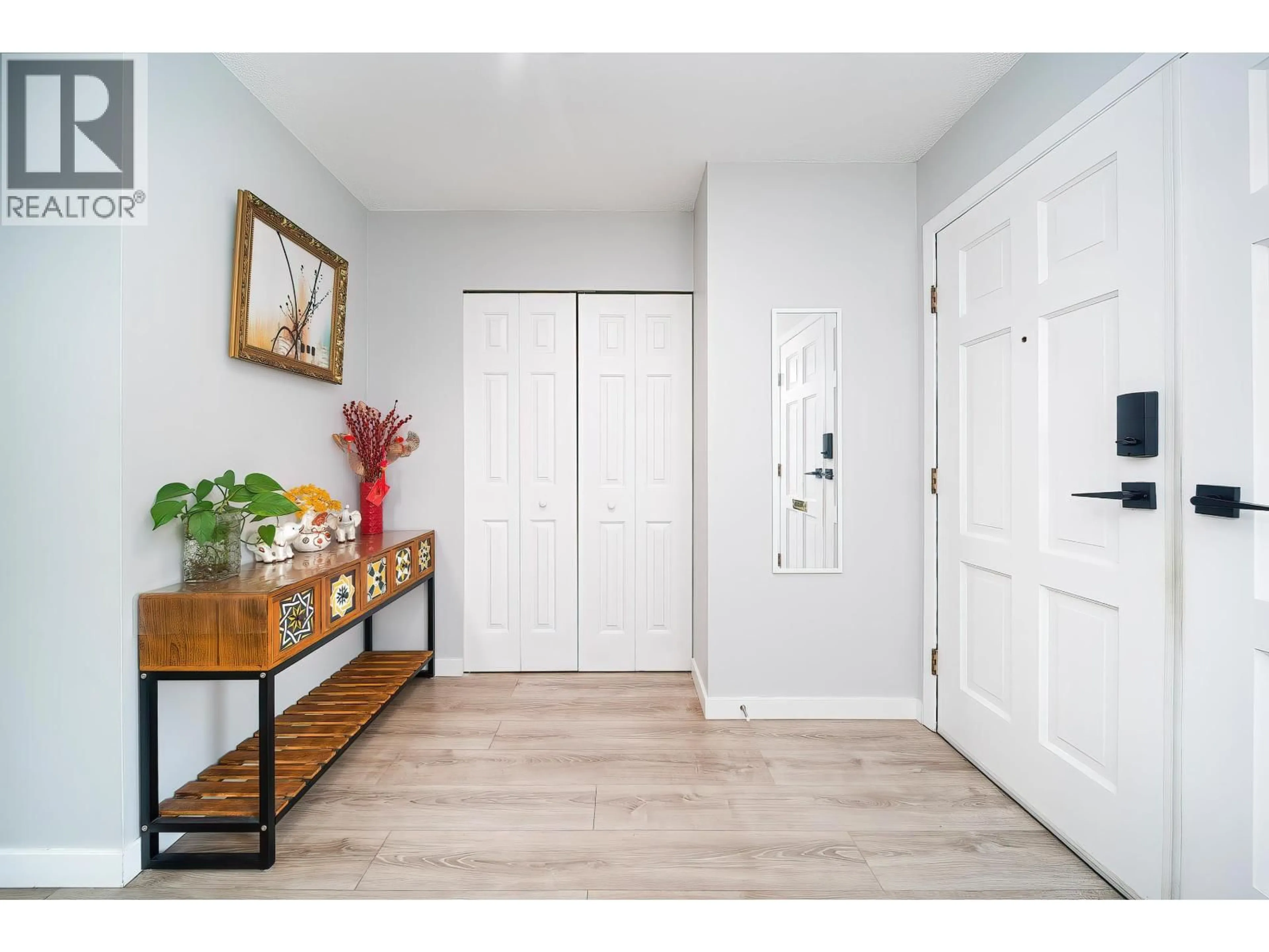 Indoor entryway for 50 - 10391 NO. 3 ROAD, Richmond British Columbia V7A4V2