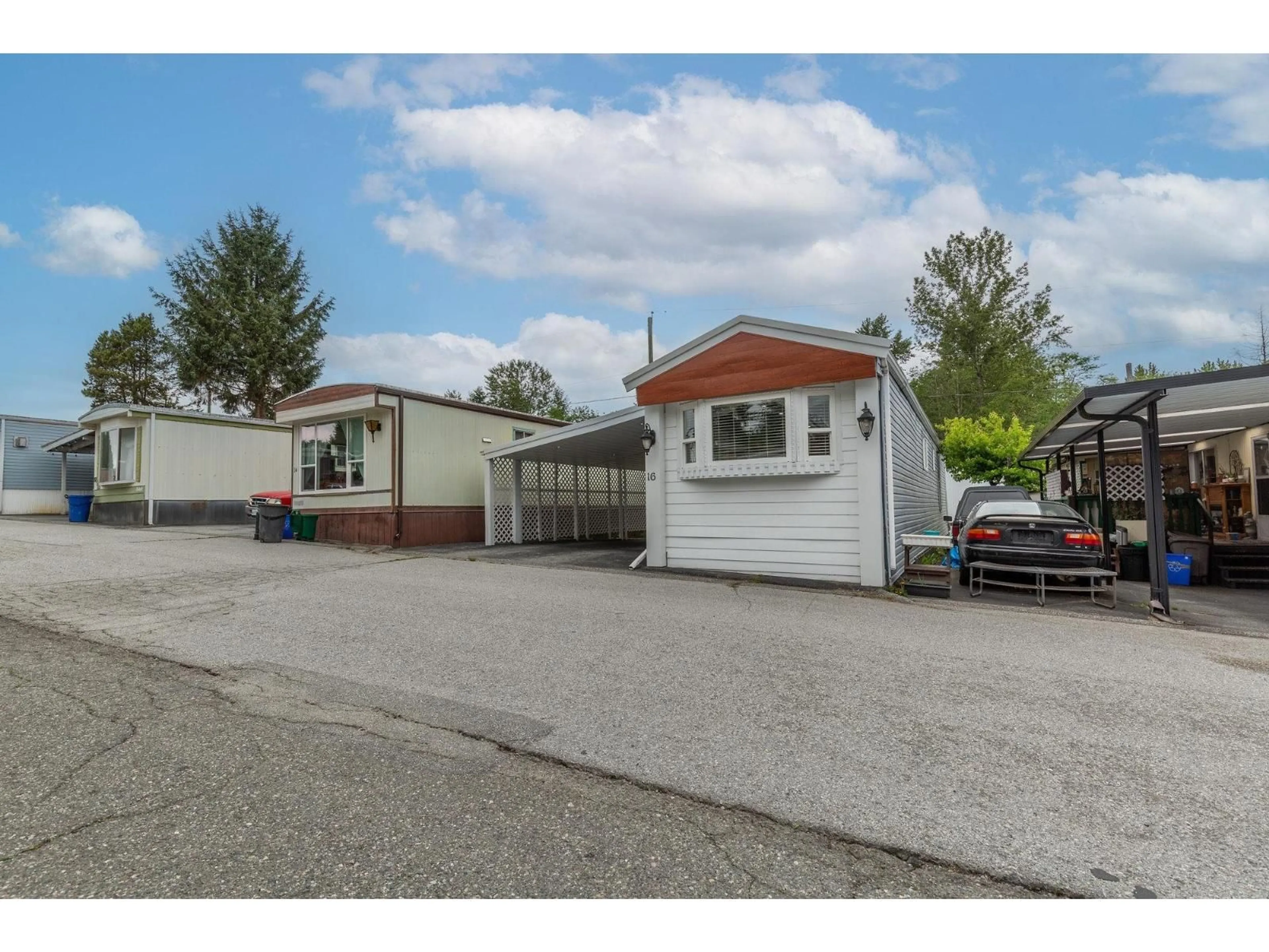 Unknown for 16 - 8266 KING GEORGE BOULEVARD, Surrey British Columbia V3W5Y2