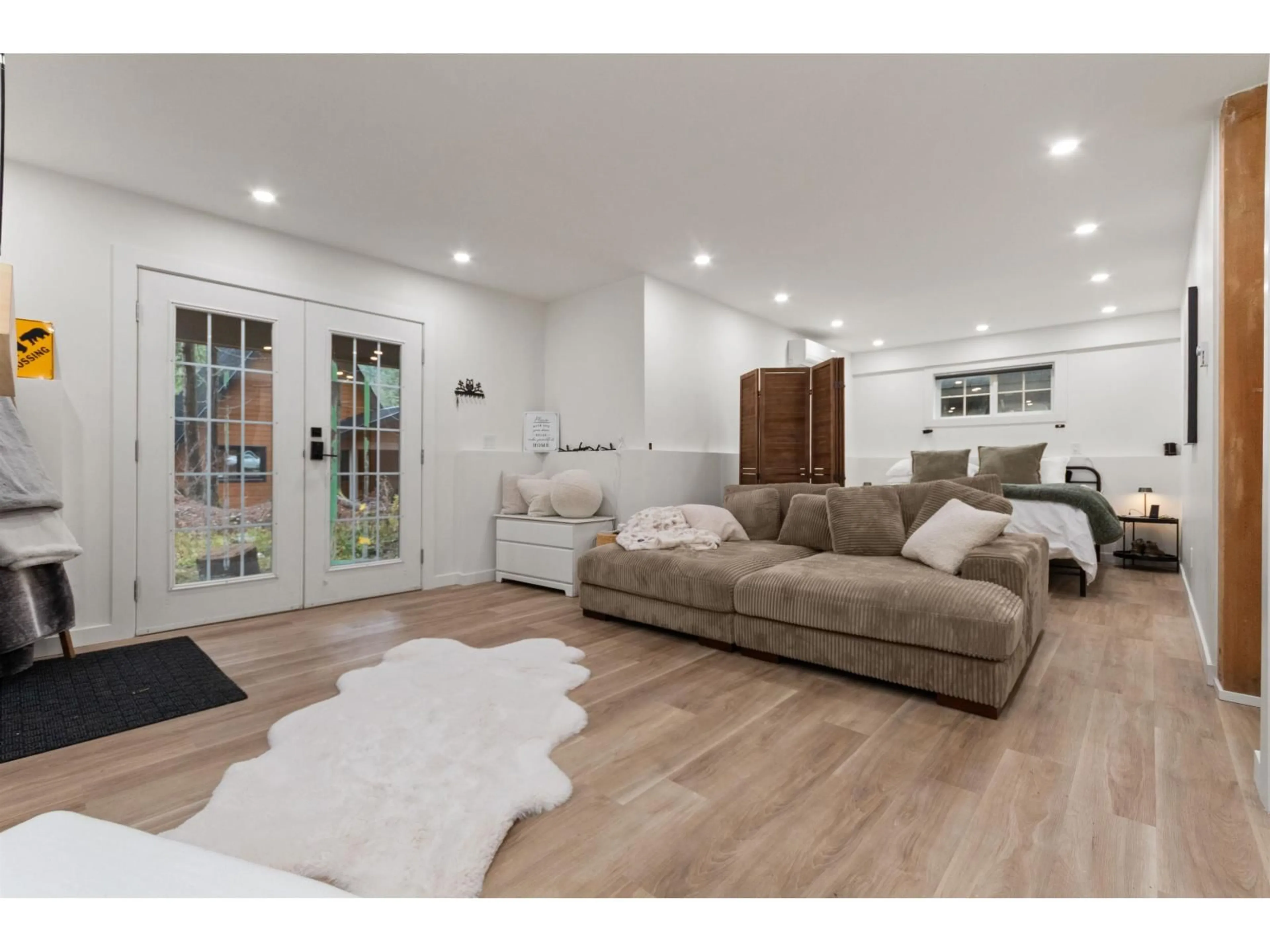 Living room with furniture, wood/laminate floor for 71365 OLD HOPE PRINCETON HIGHWAY, Sunshine Valley British Columbia V0X1L5