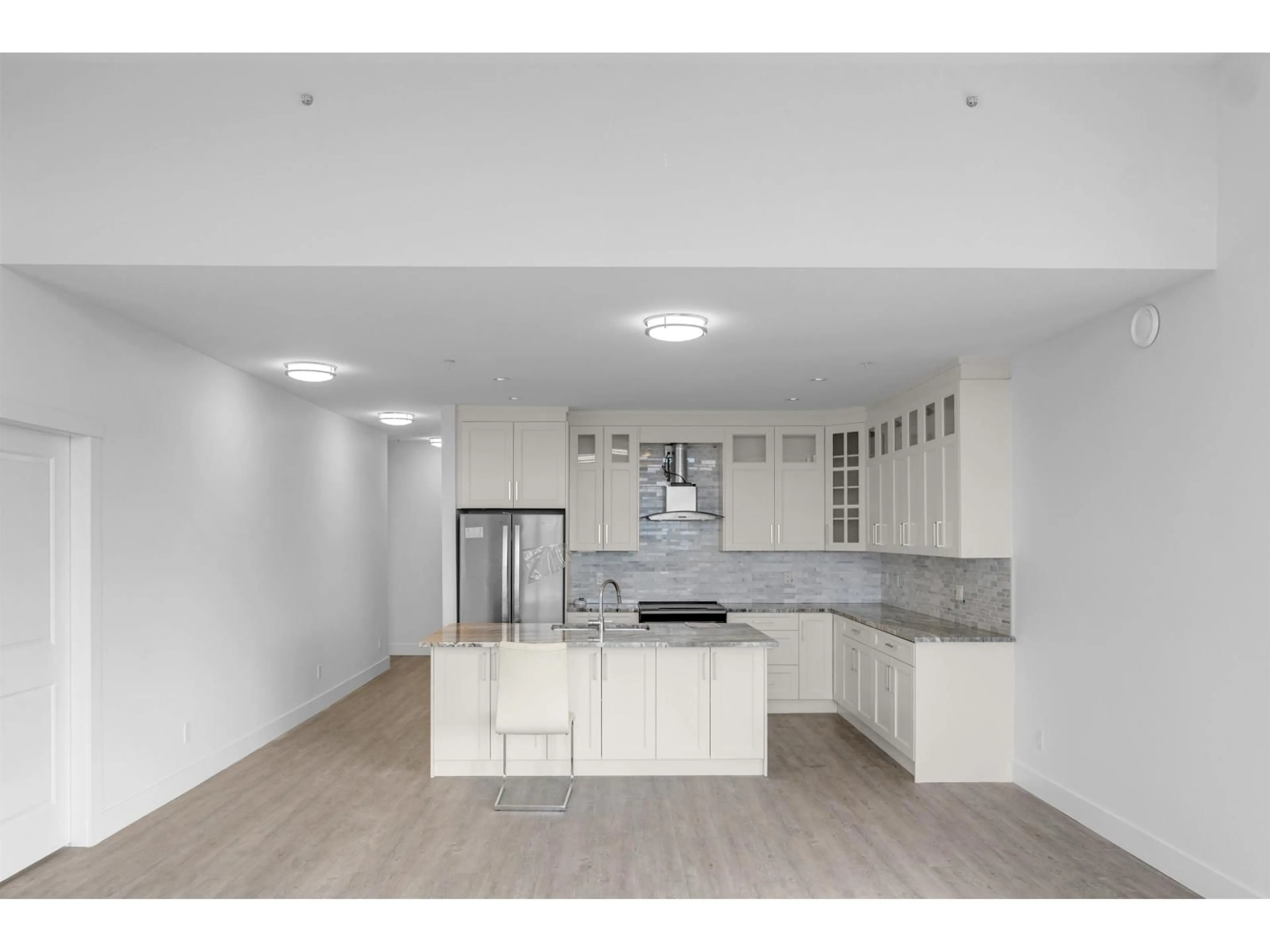 Standard kitchen, unknown for 501 - 9983 BARNSTON EAST, Surrey British Columbia V4N6T3