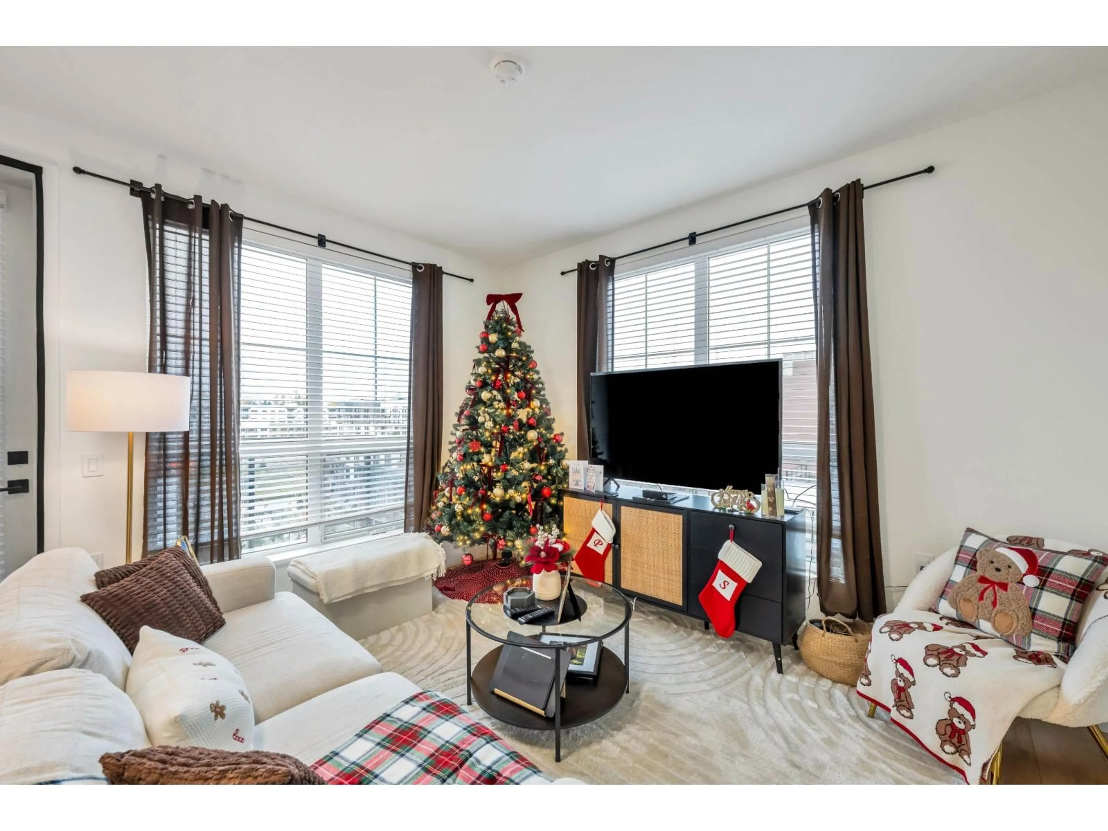 Living room with furniture, unknown for 610 - 8380 200A, Langley British Columbia V2Y3S5