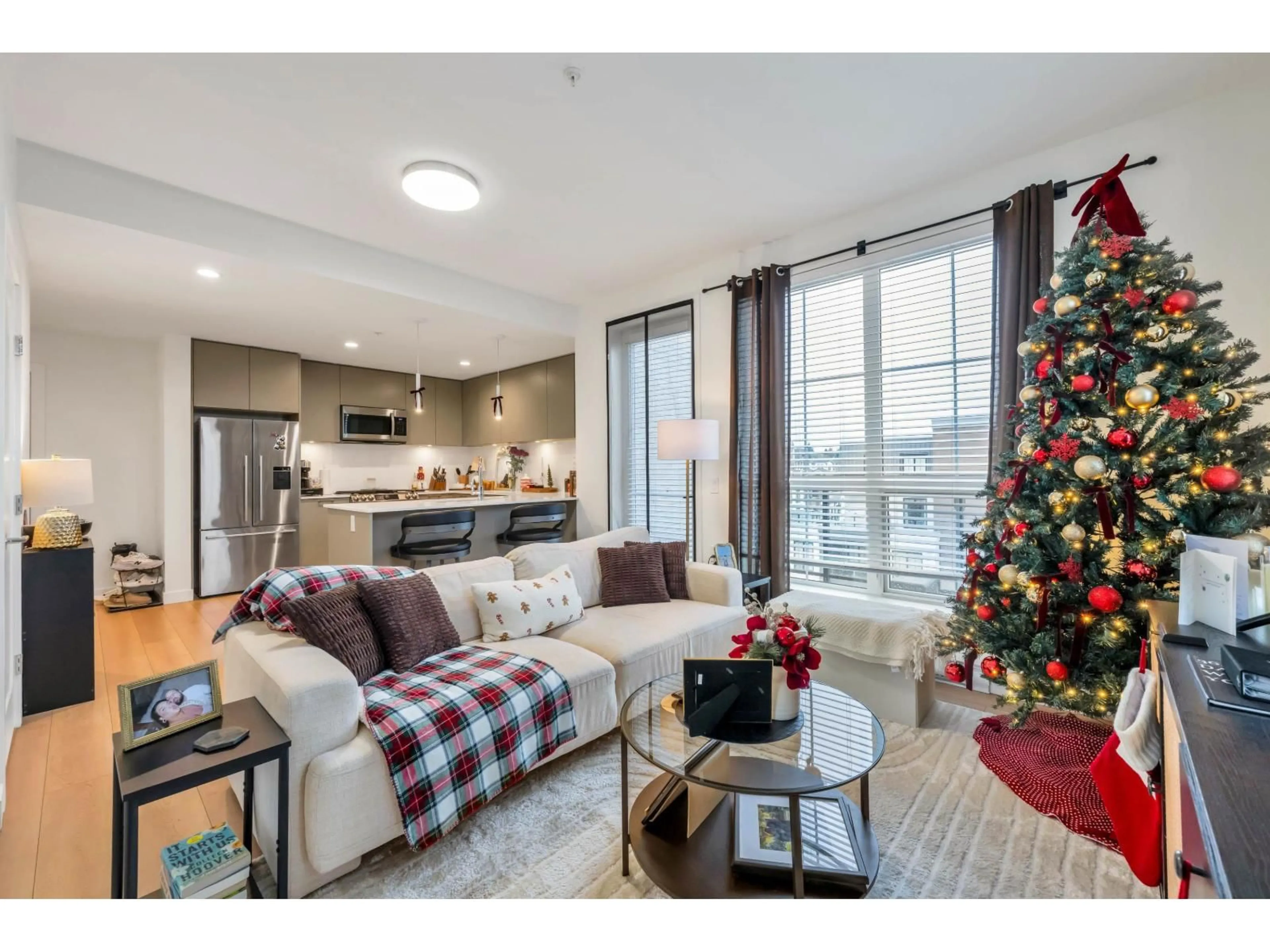 Living room with furniture, unknown for 610 - 8380 200A, Langley British Columbia V2Y3S5