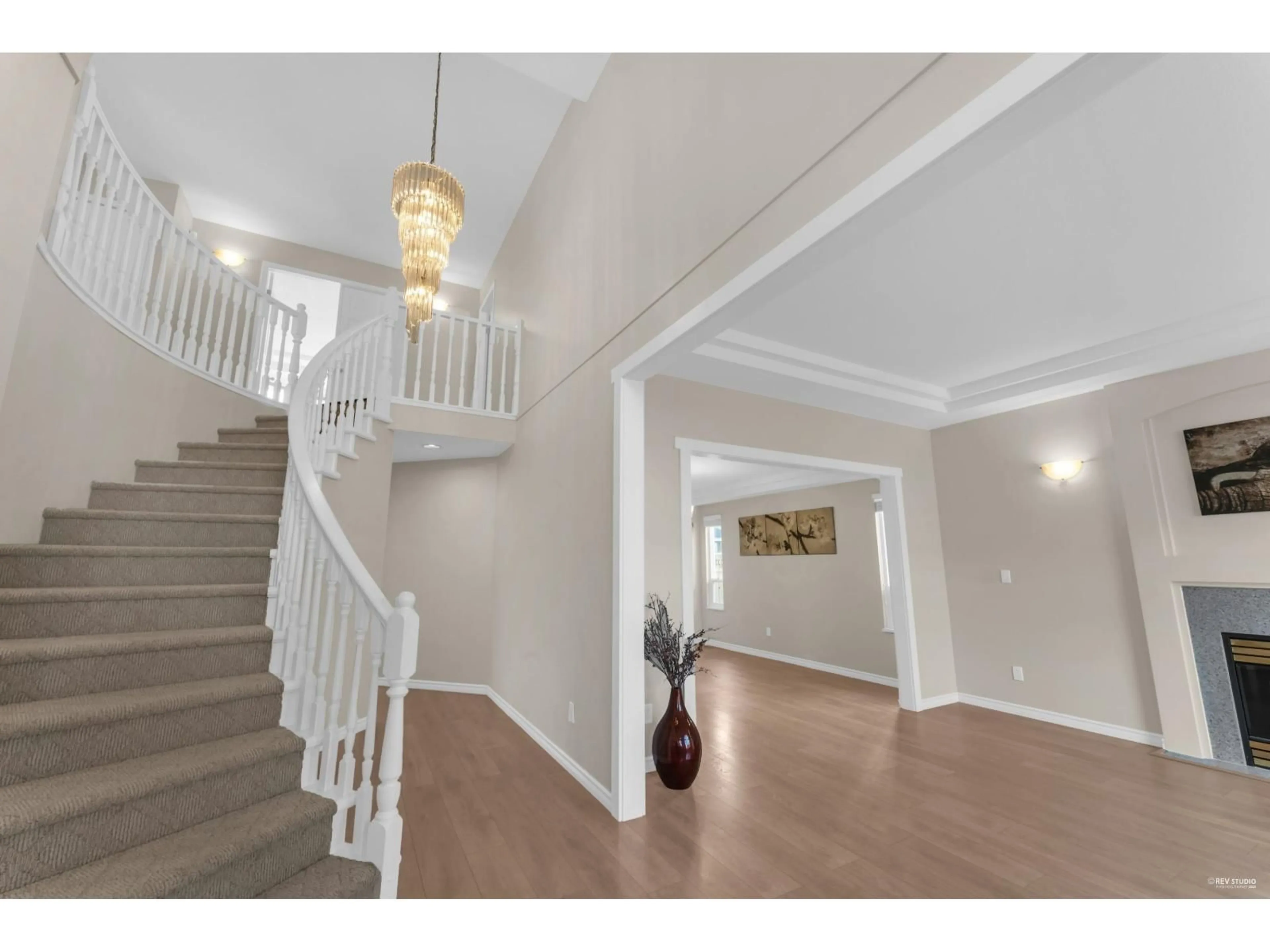Indoor foyer for 15674 101A AVENUE, Surrey British Columbia V4N4S4