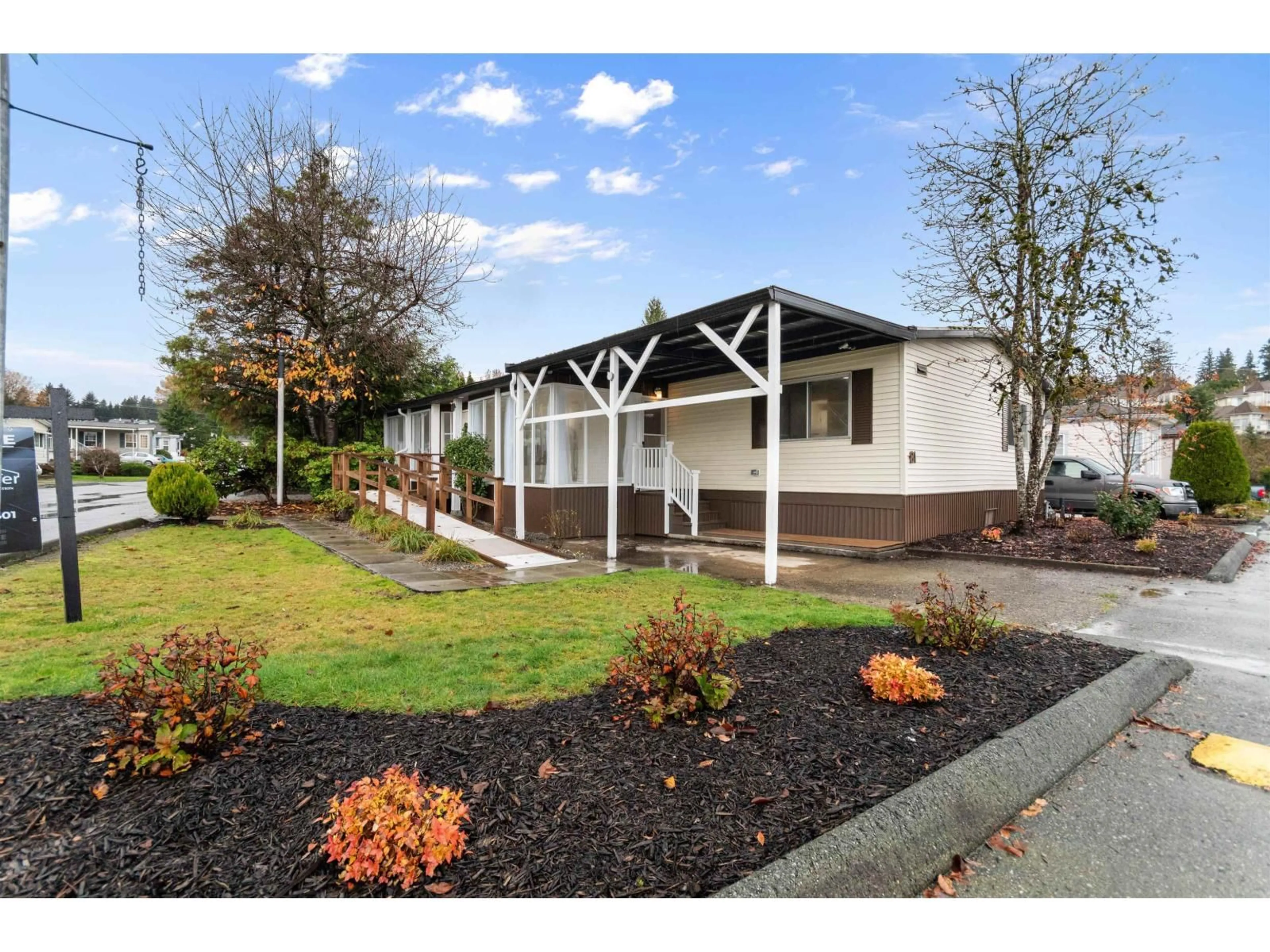 Home with vinyl exterior material, street for 81 - 3300 HORN, Abbotsford British Columbia V2S7Y6