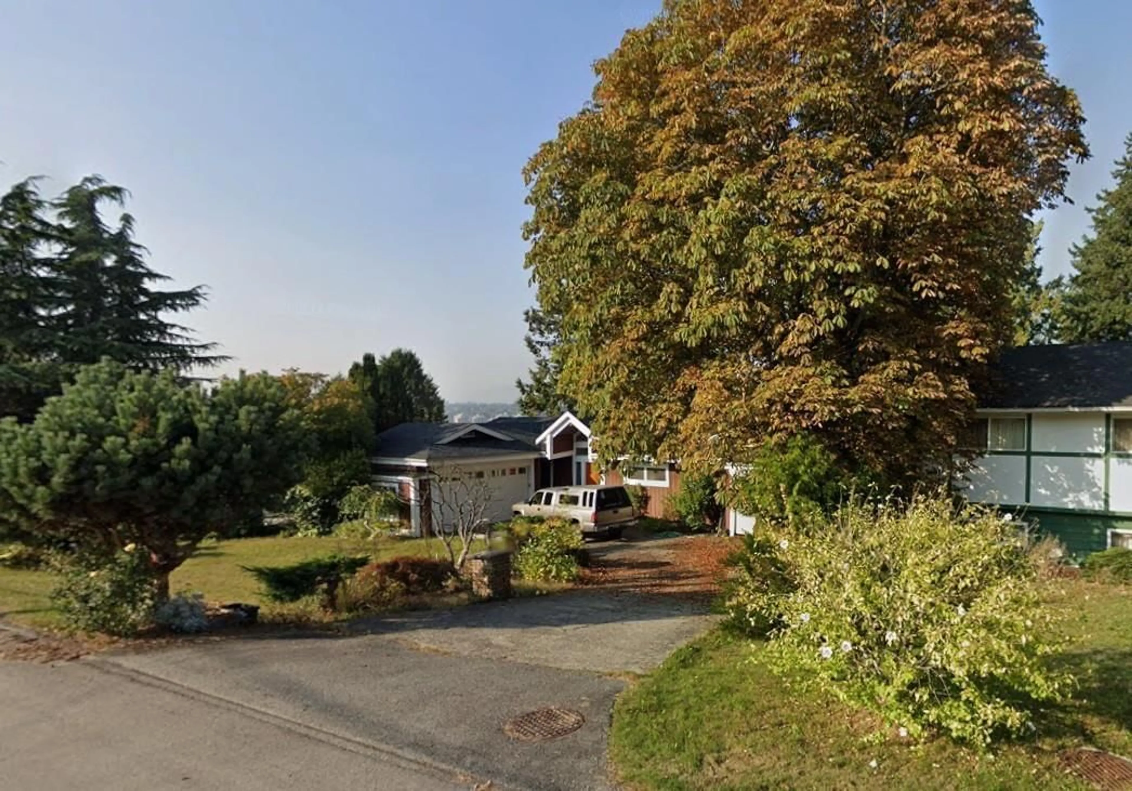 A pic from outside/outdoor area/front of a property/back of a property/a pic from drone, unknown for 11585 BAILEY, Surrey British Columbia V3V2V4