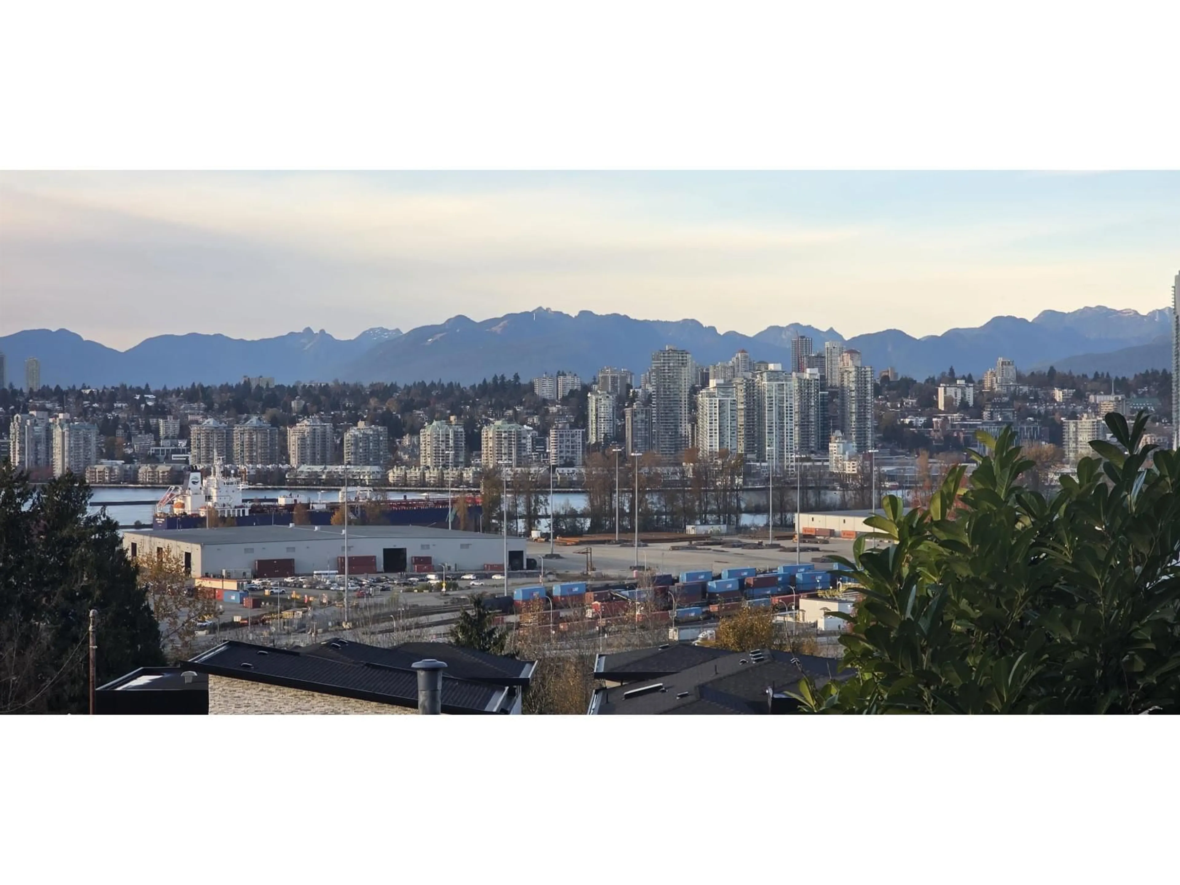 Blurry image for 11585 BAILEY, Surrey British Columbia V3V2V4