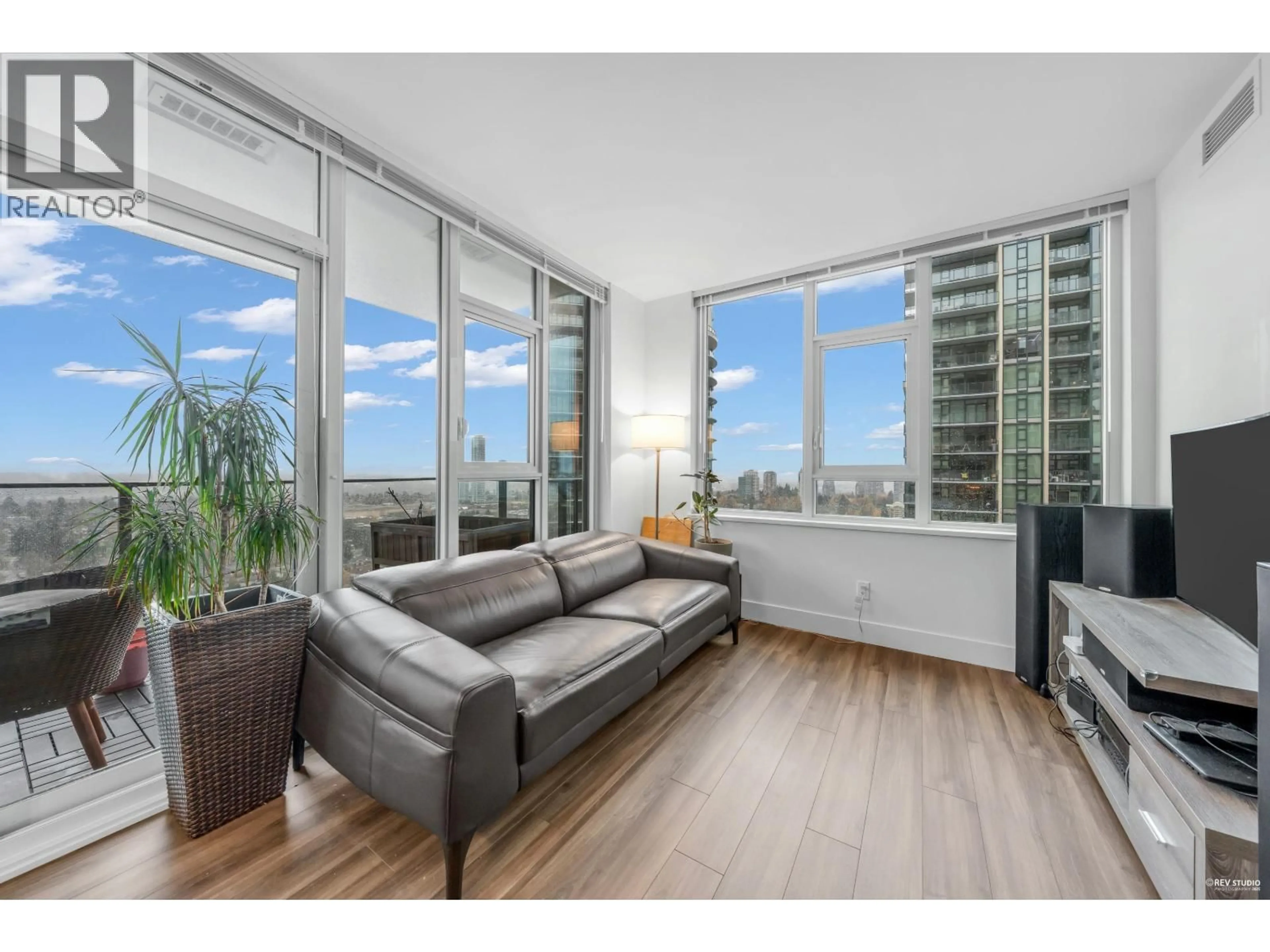 Living room with furniture, wood/laminate floor for 2010 - 7303 NOBLE LANE, Burnaby British Columbia V3N0H2