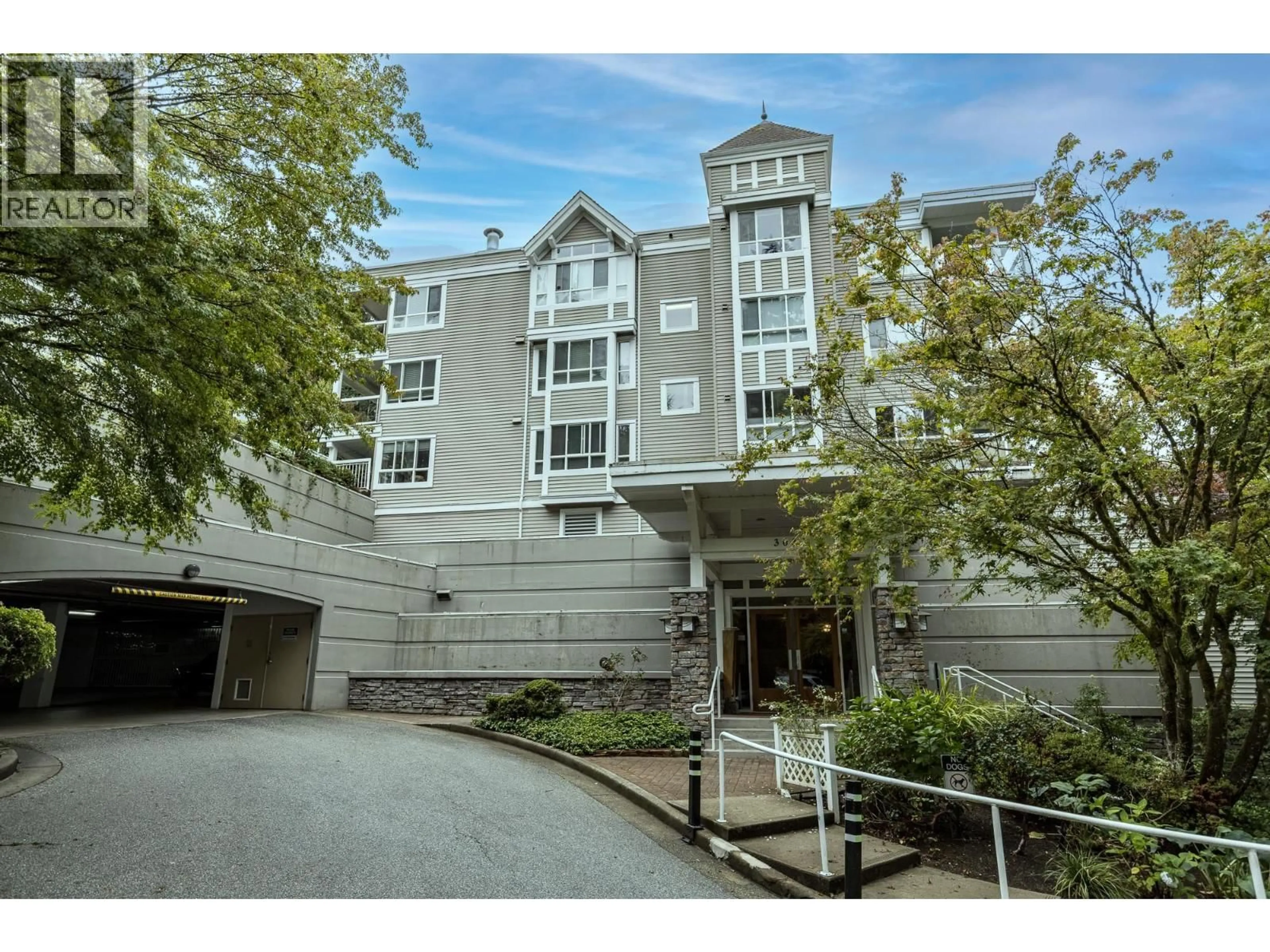 Indoor foyer for 202 - 3033 TERRAVISTA PLACE, Port Moody British Columbia V3H5A3