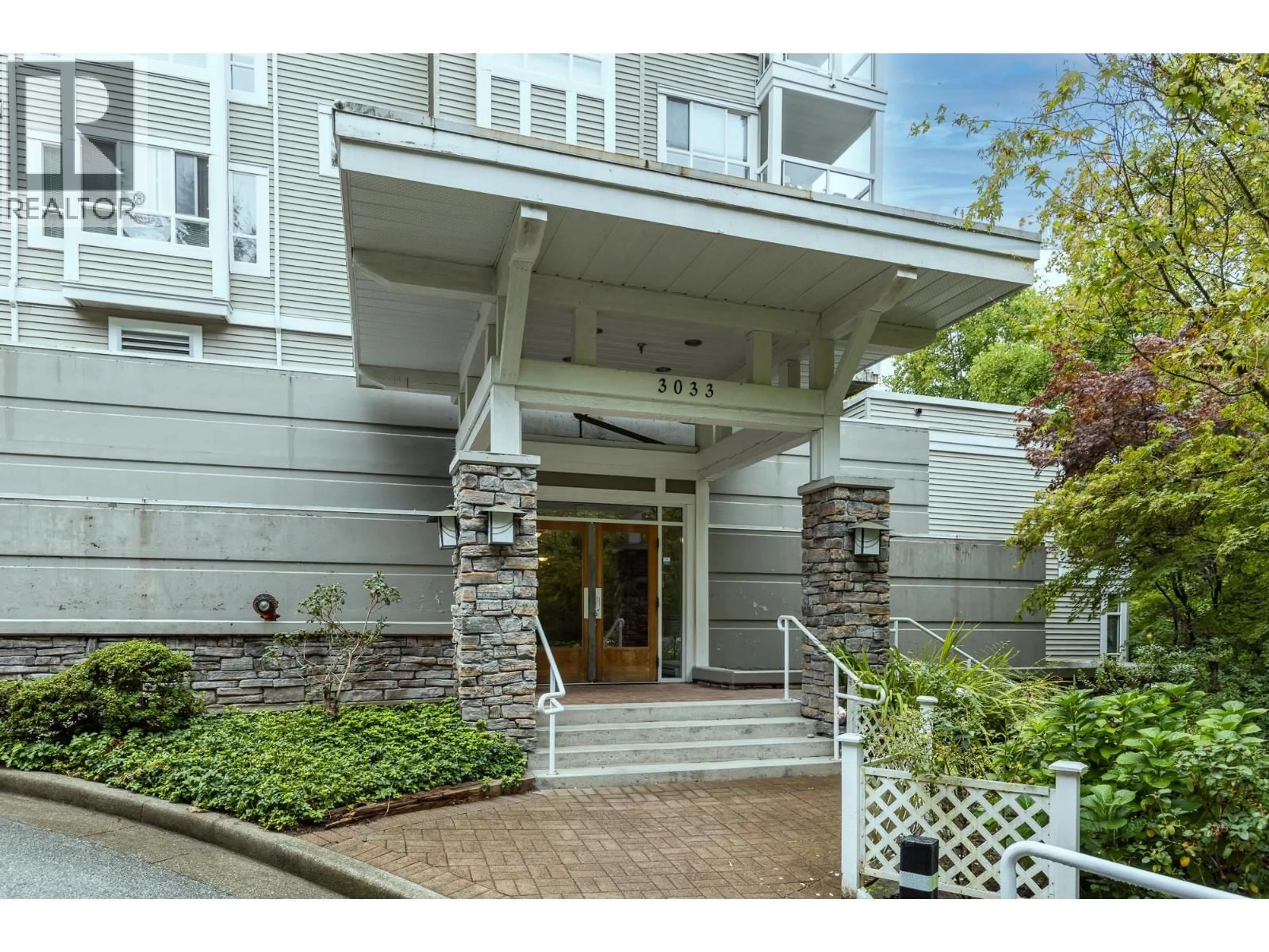Indoor foyer for 202 - 3033 TERRAVISTA PLACE, Port Moody British Columbia V3H5A3