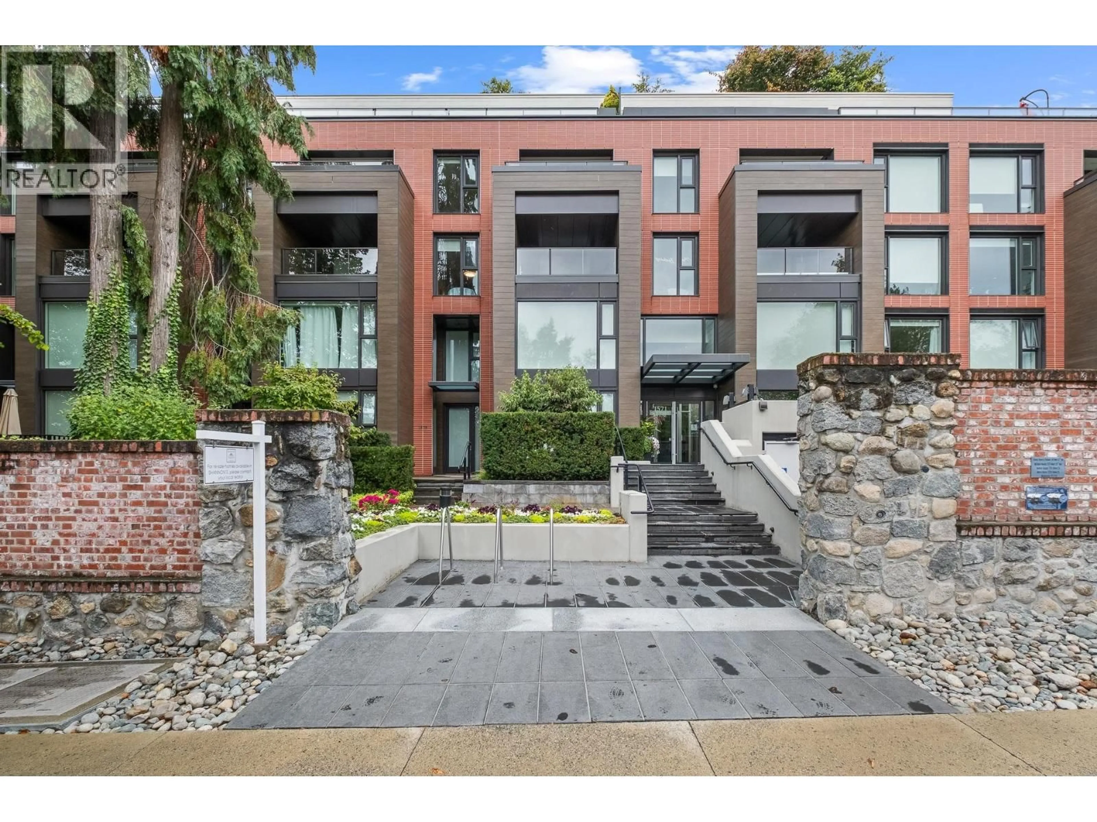 Unknown for 305 - 1571 57TH AVENUE, Vancouver British Columbia V6P0H7