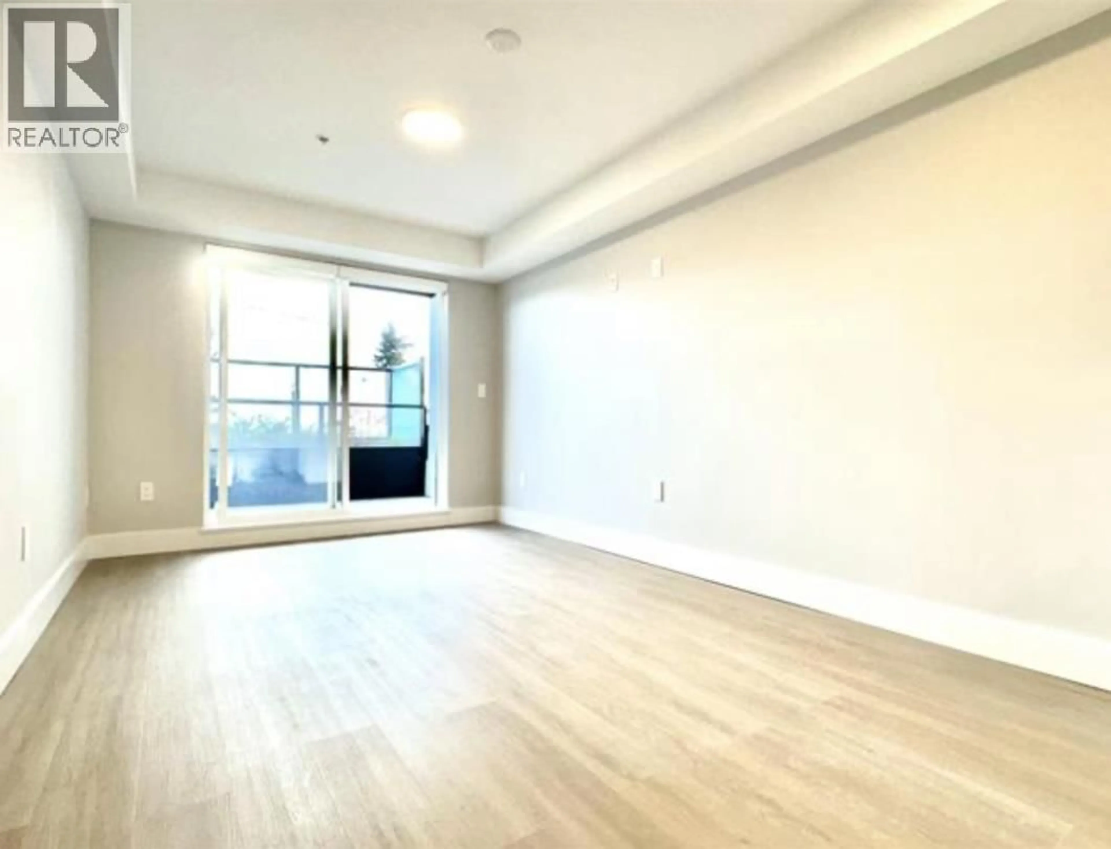 A pic of a room for 204 - 3050 KINGSWAY, Vancouver British Columbia V5R5J7