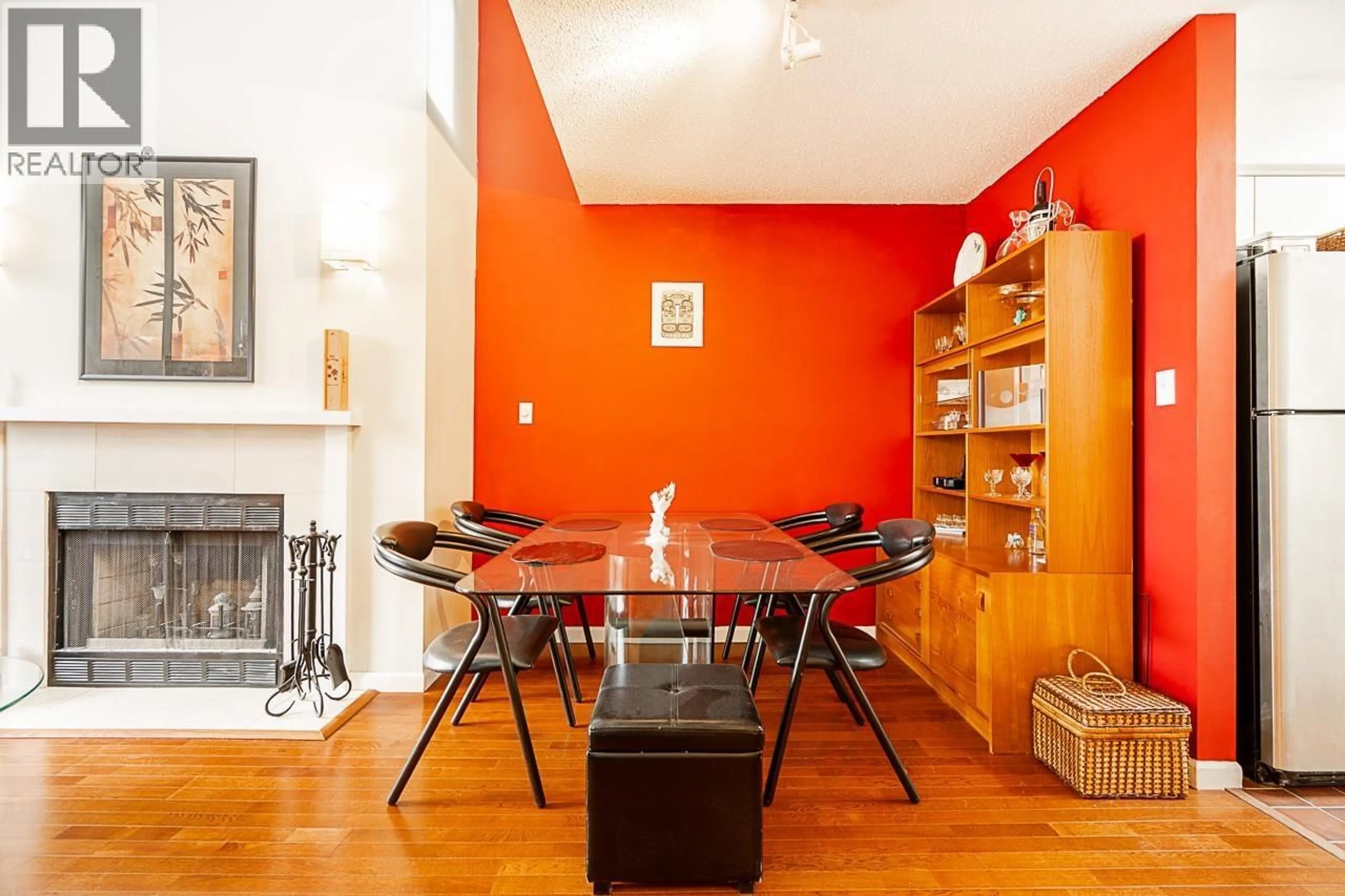 Dining room, wood/laminate floor for 304 - 592 16TH AVENUE, Vancouver British Columbia V5Z1S4
