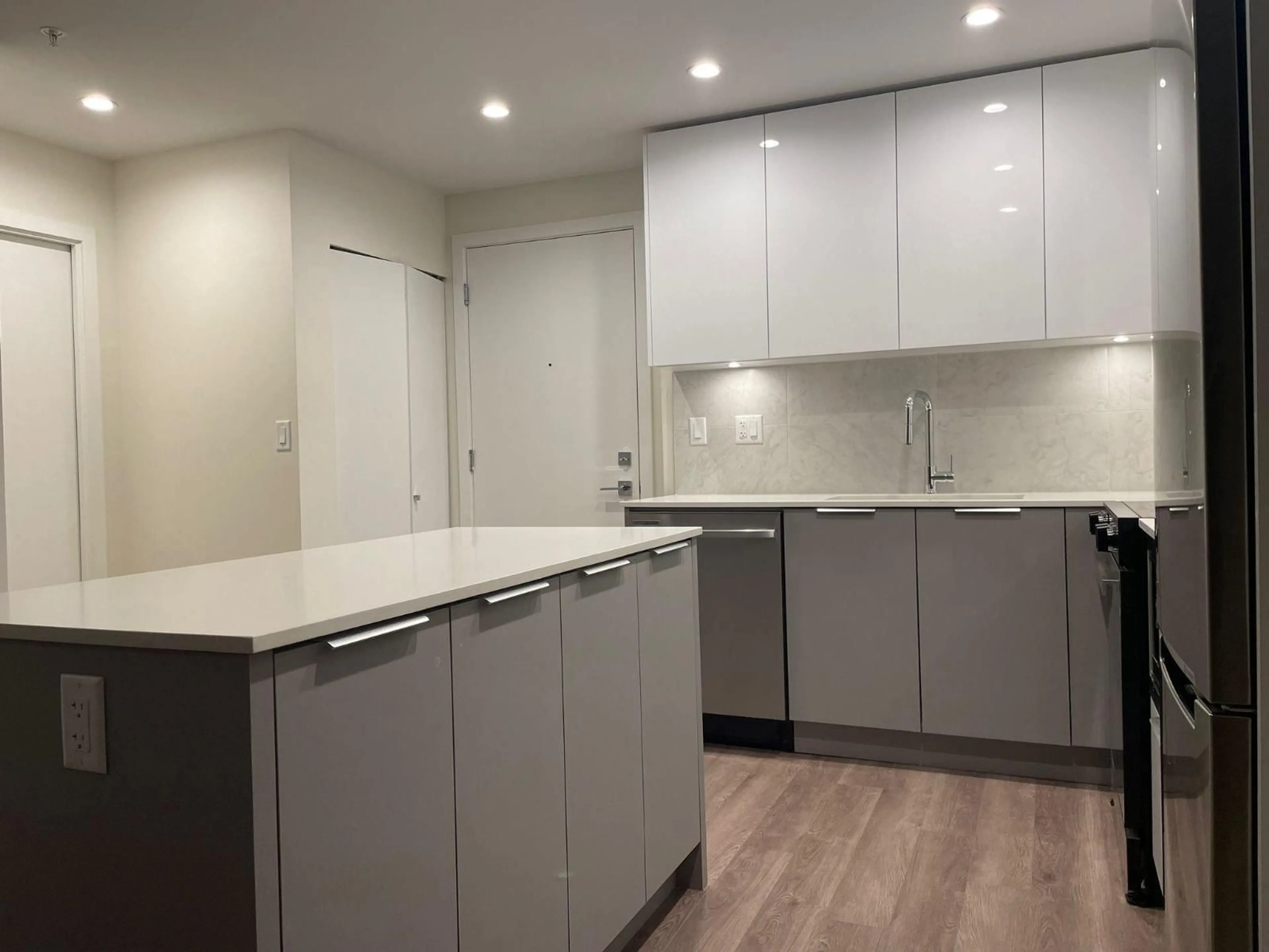 Unknown for 306 - 14257 103A AVENUE, Surrey British Columbia V3T1T1