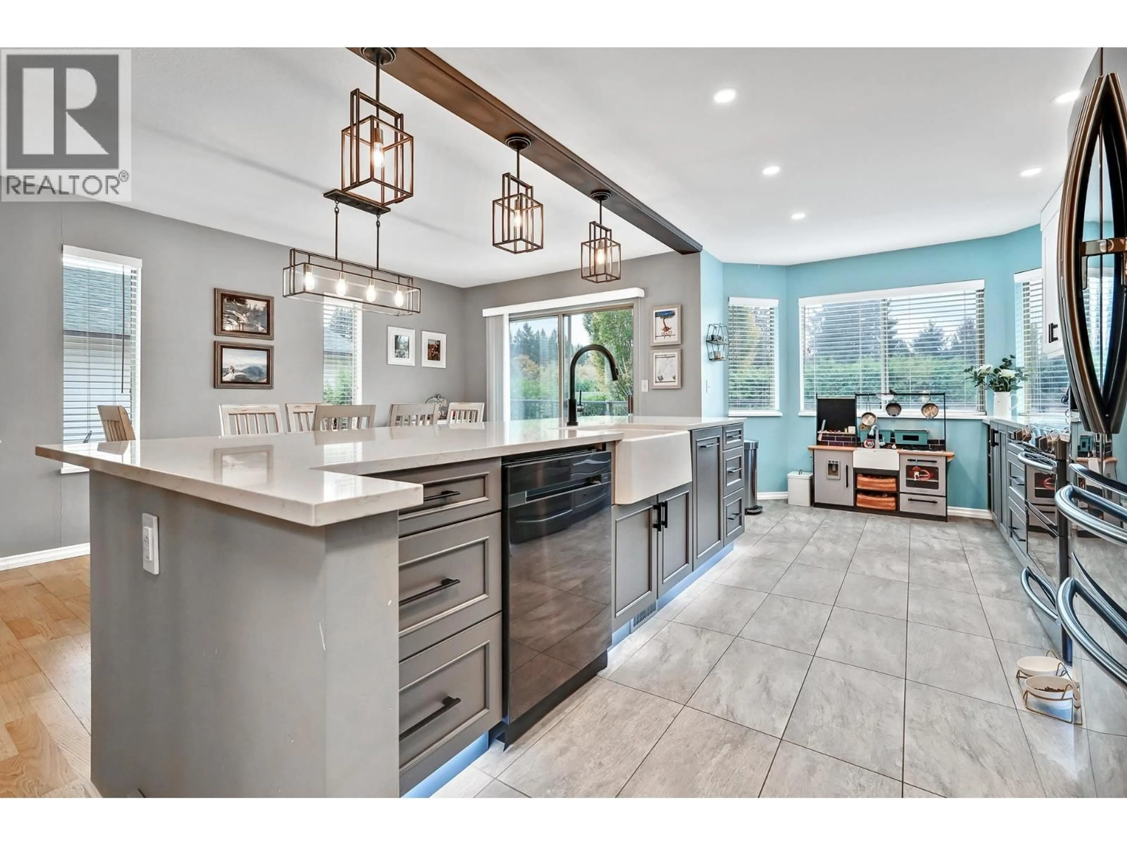 Open concept kitchen, ceramic/tile floor for 24810 118B AVENUE, Maple Ridge British Columbia V4R1Z2