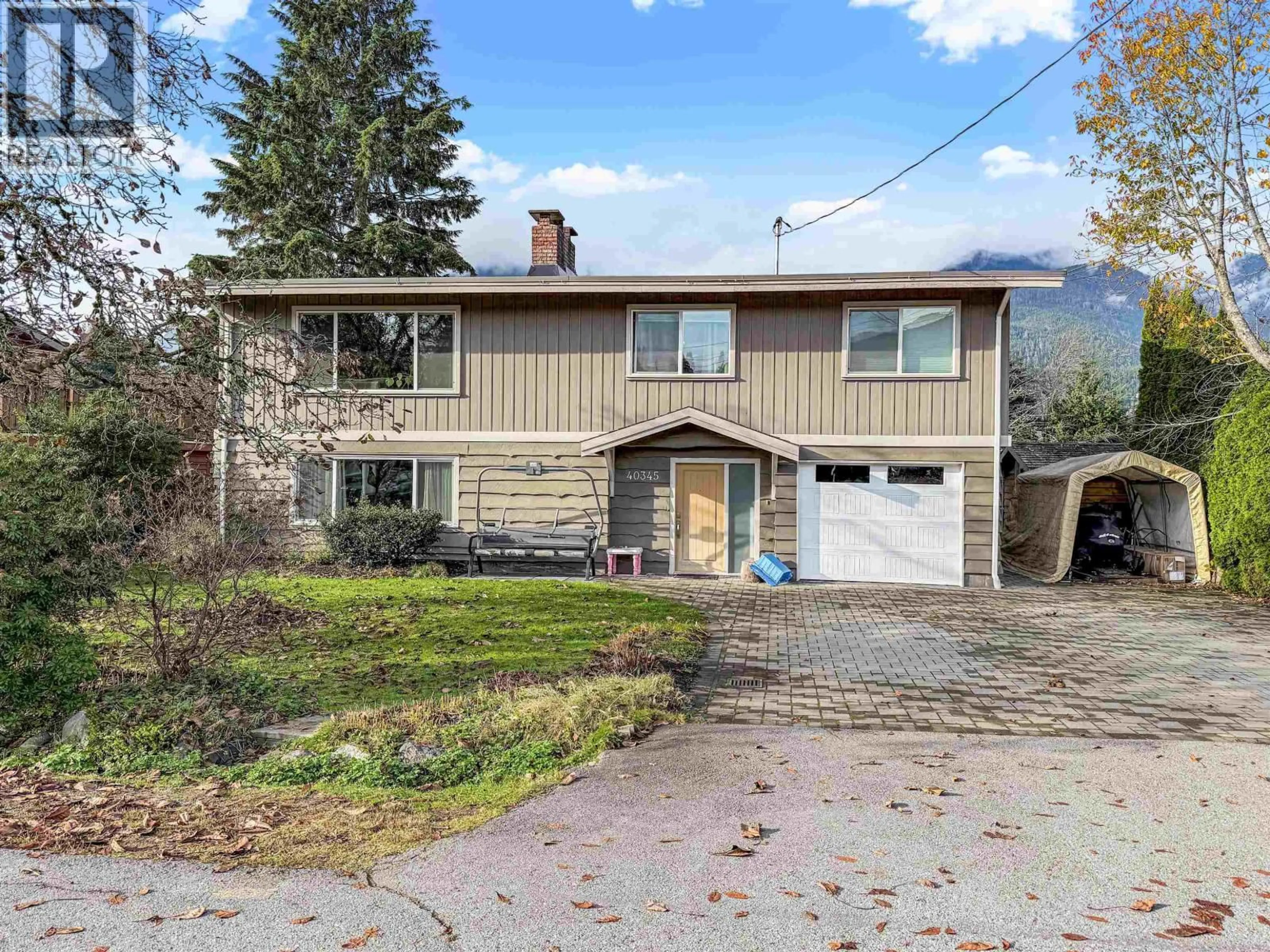 A pic from outside/outdoor area/front of a property/back of a property/a pic from drone, street for 40345 HOOD ROAD, Squamish British Columbia V0N1T0