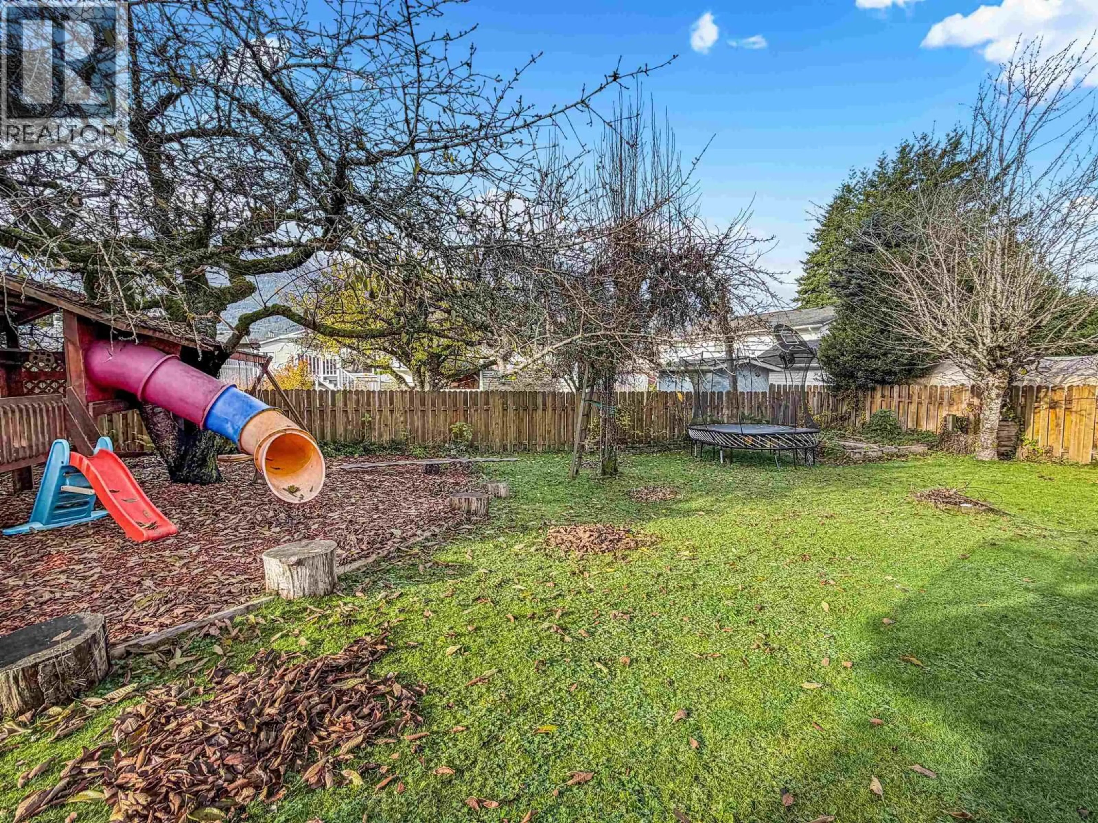 A pic from outside/outdoor area/front of a property/back of a property/a pic from drone, forest/trees view for 40345 HOOD ROAD, Squamish British Columbia V0N1T0