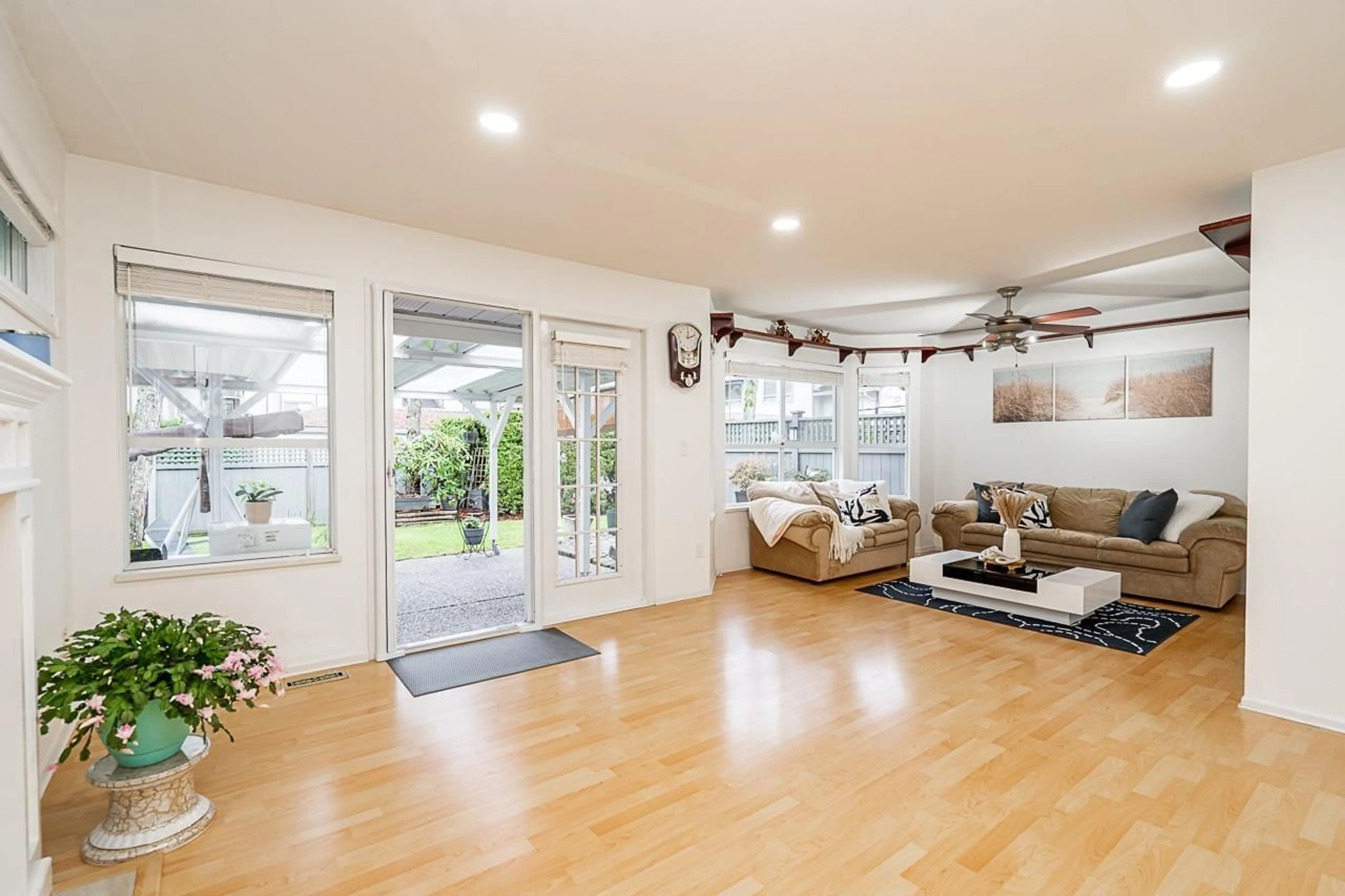 Unknown for 104 - 10538 153, Surrey British Columbia V3R0G6