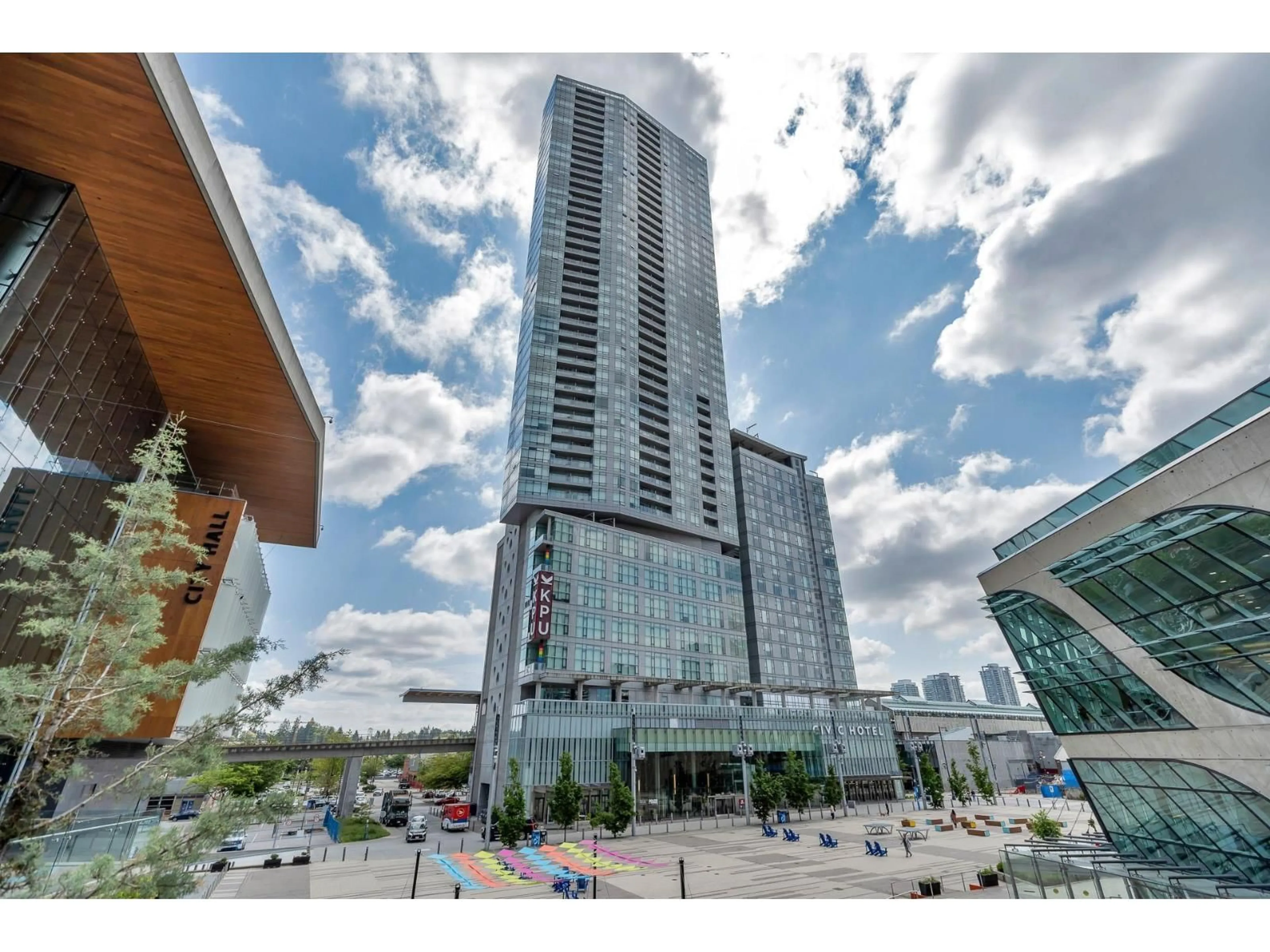 Indoor foyer for 1607 - 13495 CENTRAL, Surrey British Columbia V3T0K2