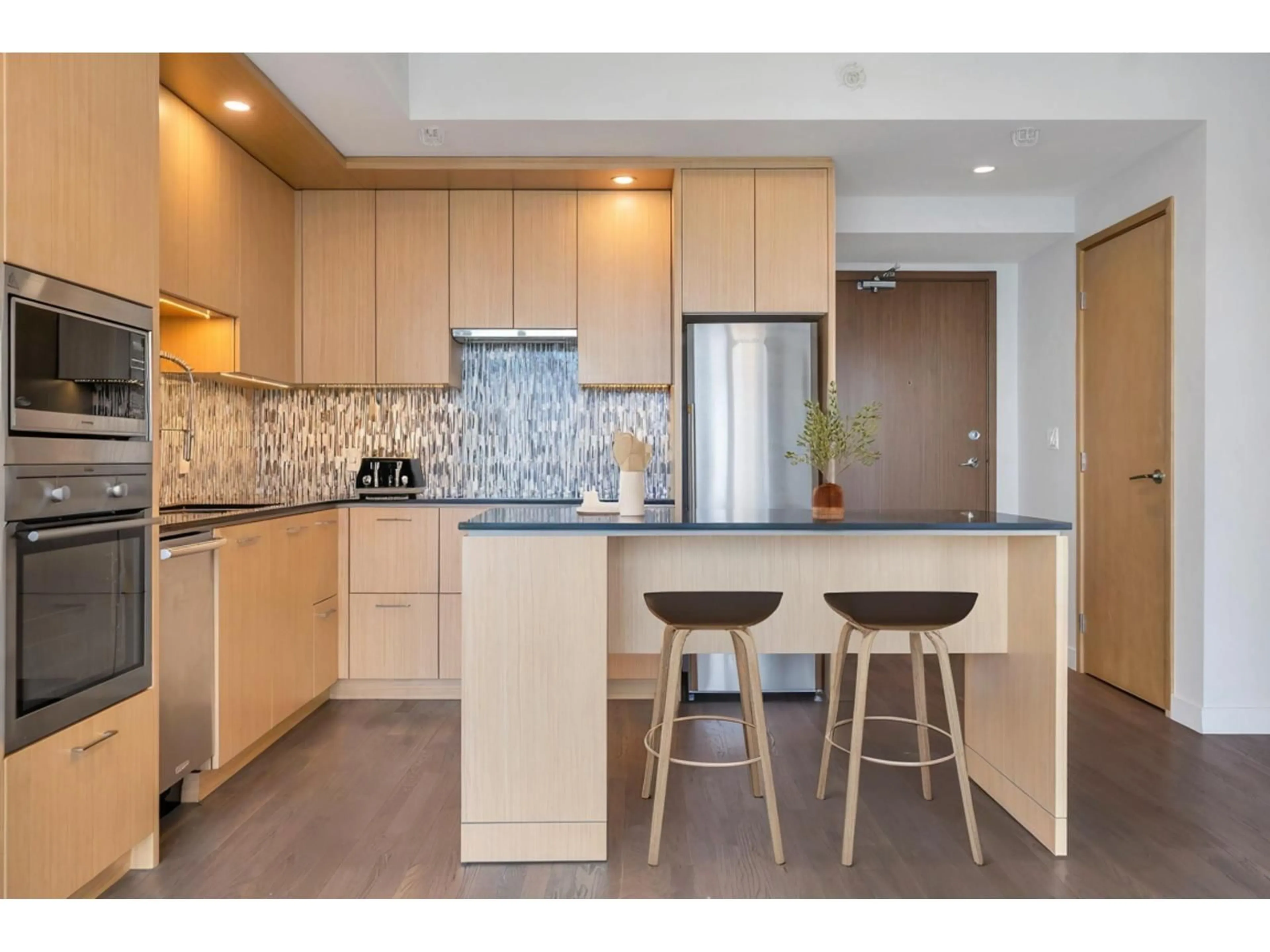 Open concept kitchen, unknown for 1607 - 13495 CENTRAL, Surrey British Columbia V3T0K2