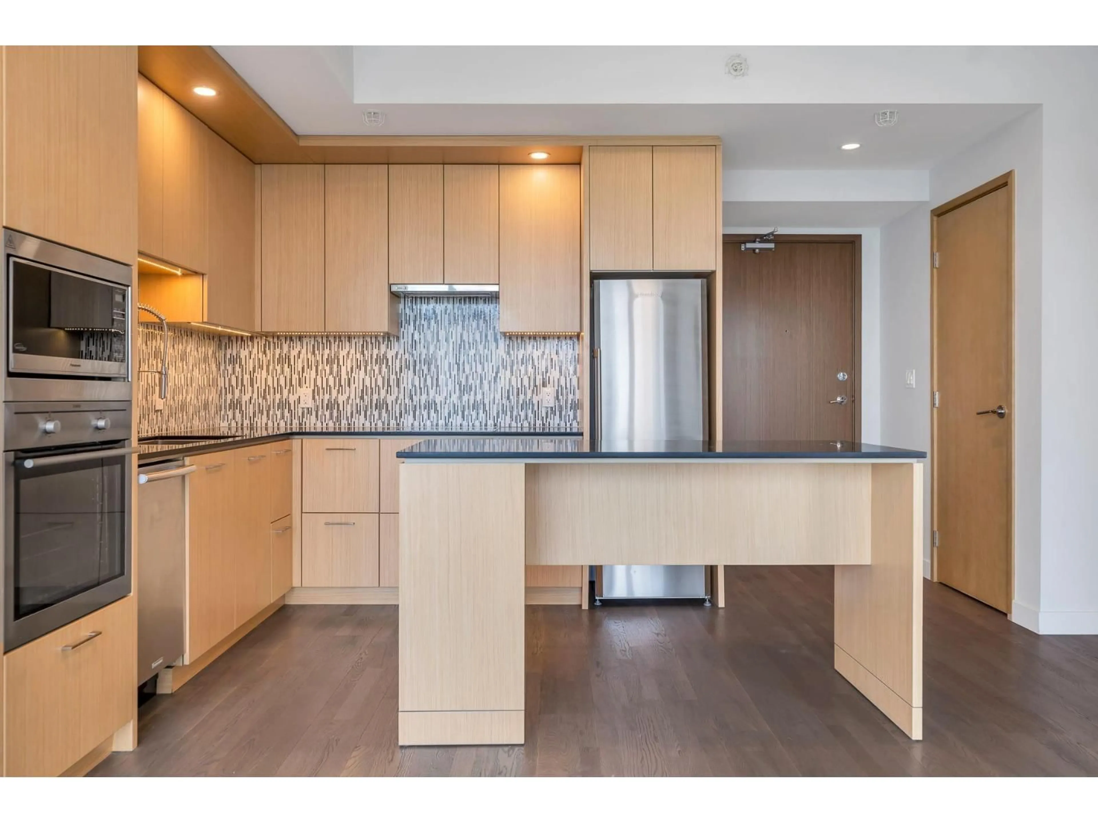 Open concept kitchen, unknown for 1607 - 13495 CENTRAL, Surrey British Columbia V3T0K2