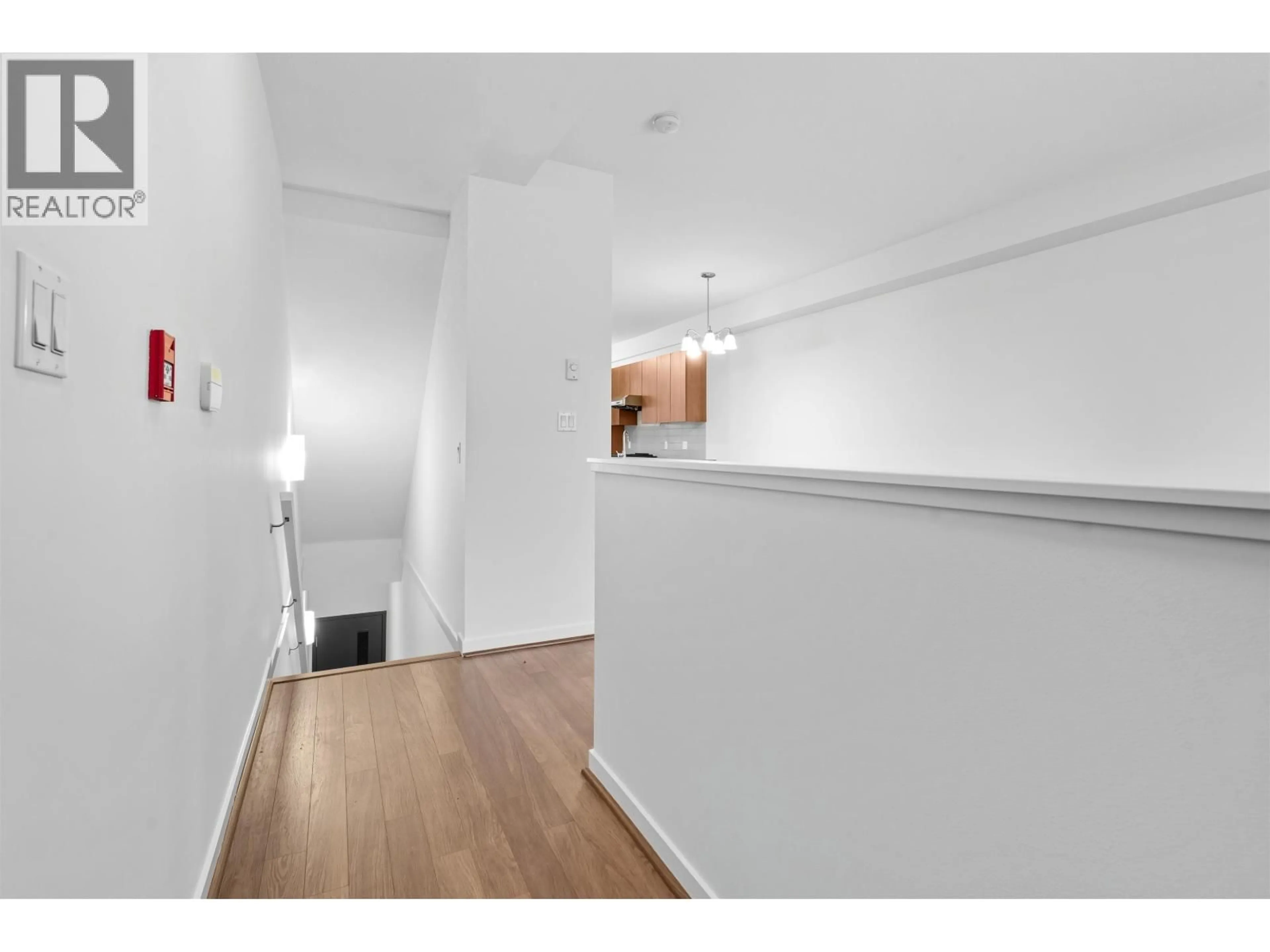 Unknown for 6 - 5881 IRMIN STREET, Burnaby British Columbia V5J0C5