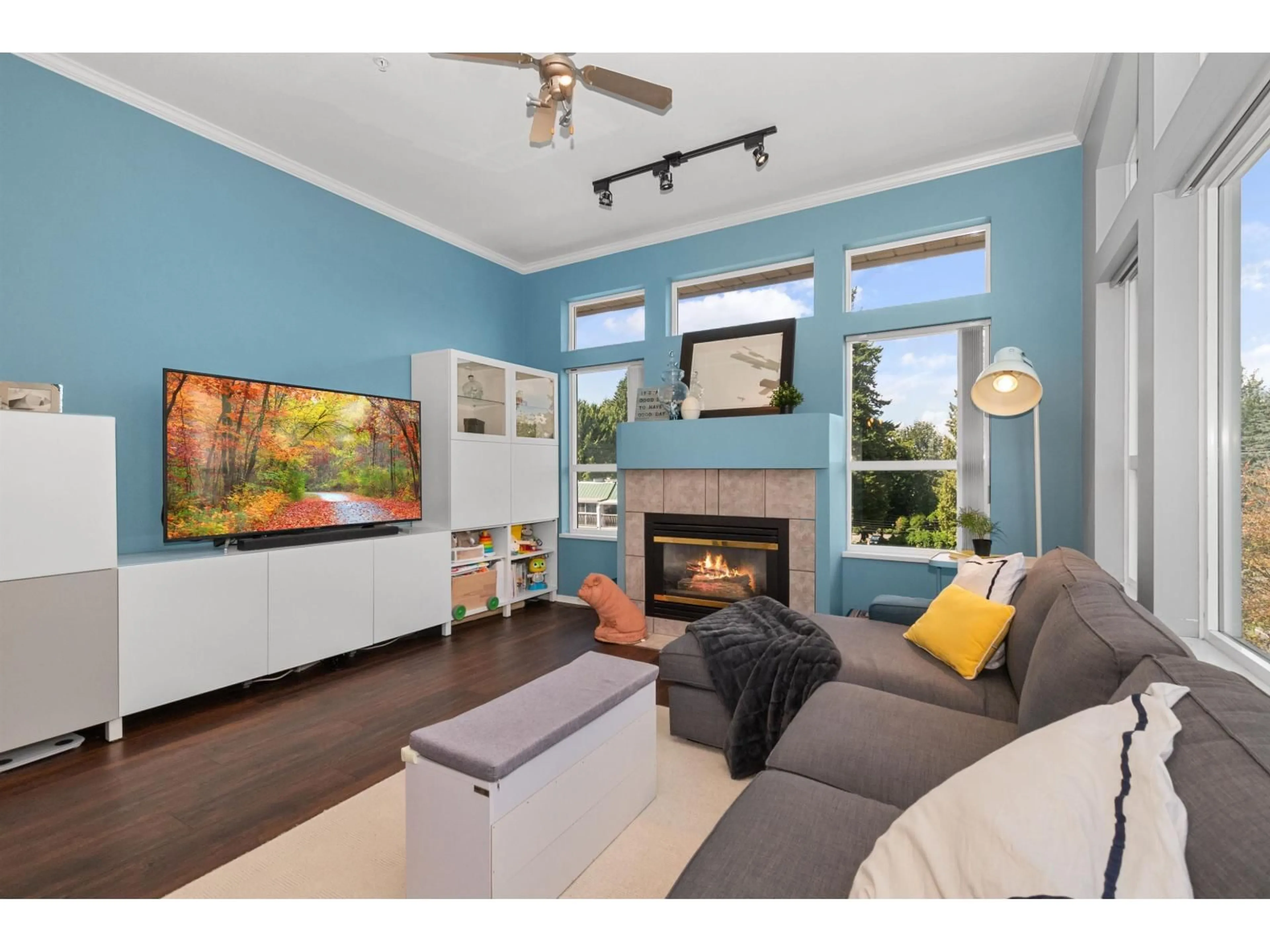 Living room with furniture, wood/laminate floor for 403 - 33480 GEORGE FERGUSON, Abbotsford British Columbia V2S8G1