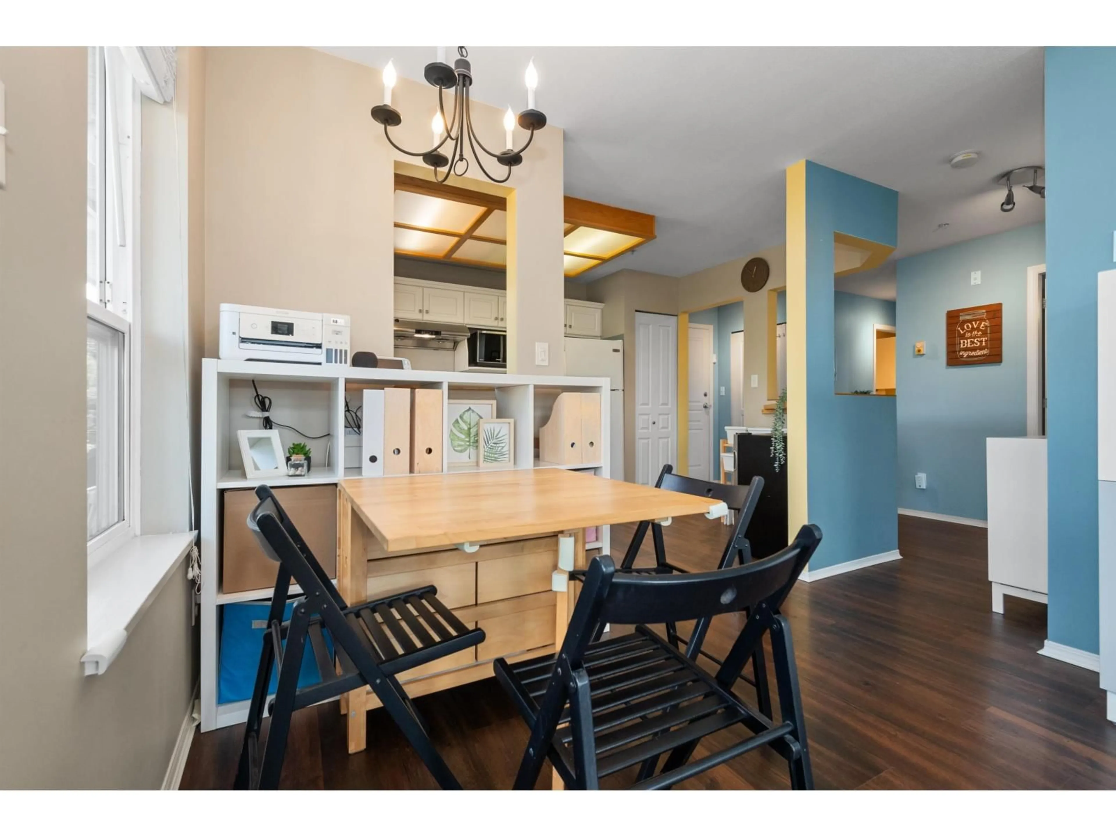 Open concept kitchen, wood/laminate floor for 403 - 33480 GEORGE FERGUSON, Abbotsford British Columbia V2S8G1