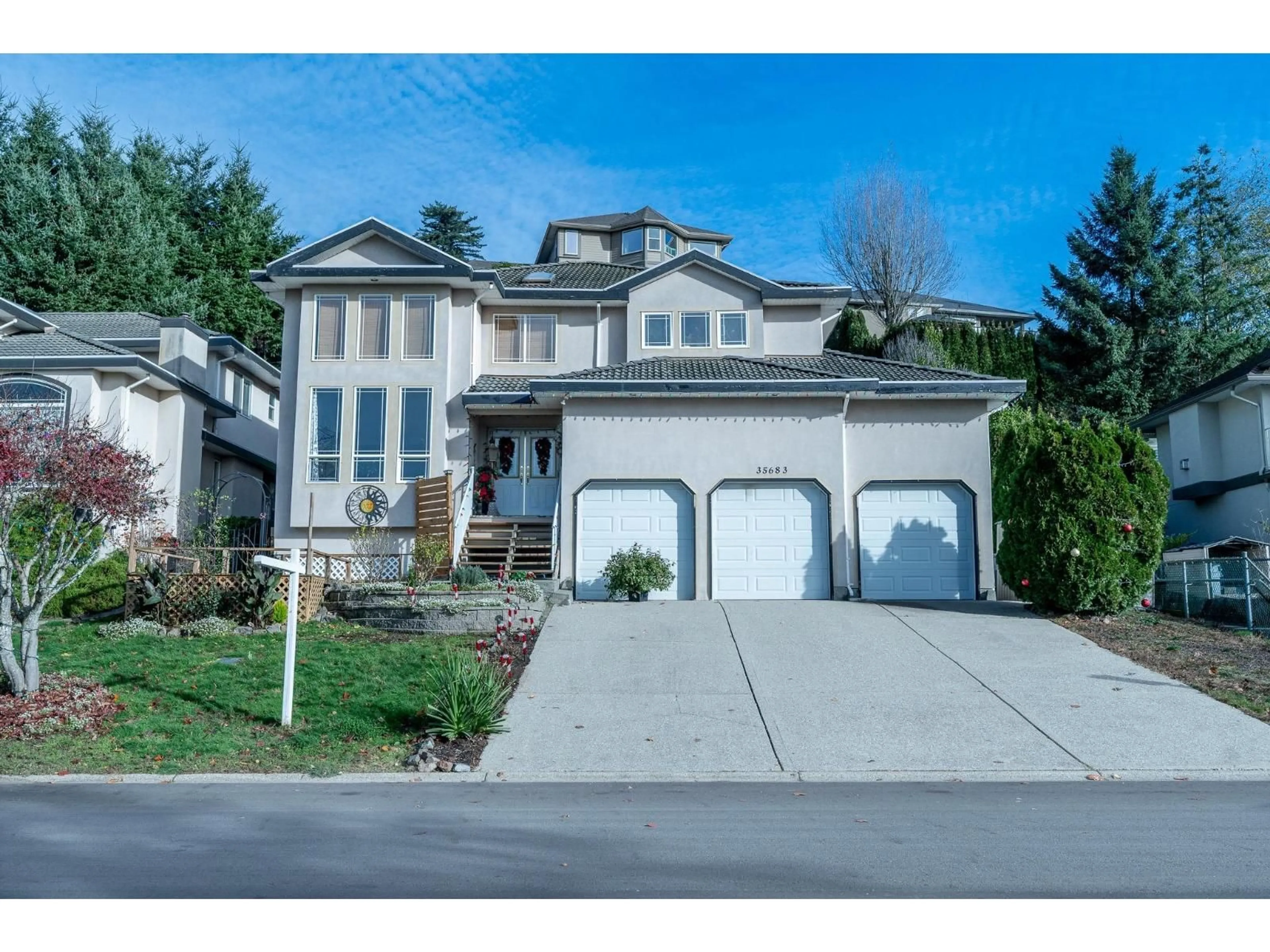 Home with vinyl exterior material, street for 35683 TIMBERLANE DRIVE, Abbotsford British Columbia V3G1L6