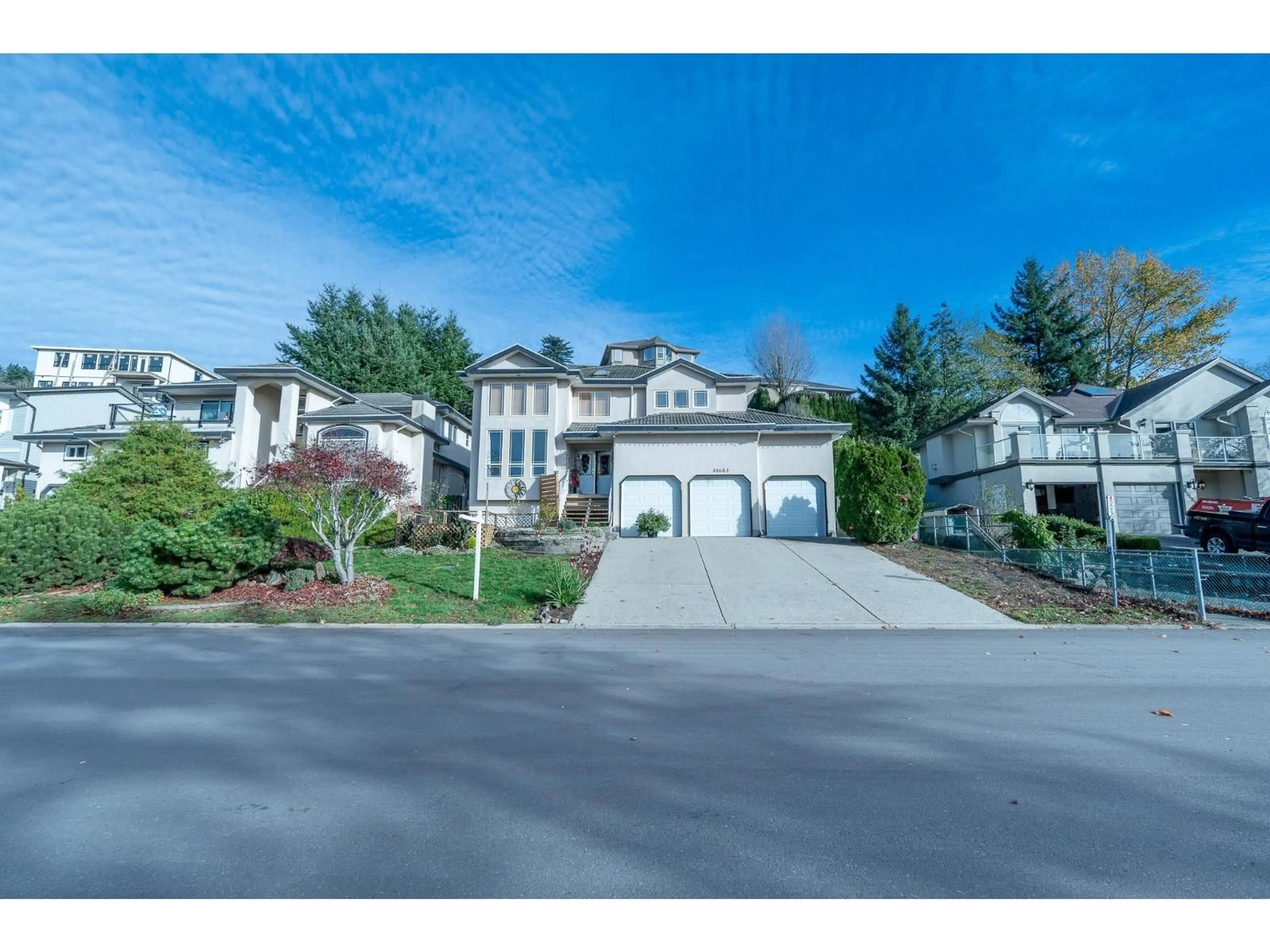 A pic from outside/outdoor area/front of a property/back of a property/a pic from drone, street for 35683 TIMBERLANE DRIVE, Abbotsford British Columbia V3G1L6