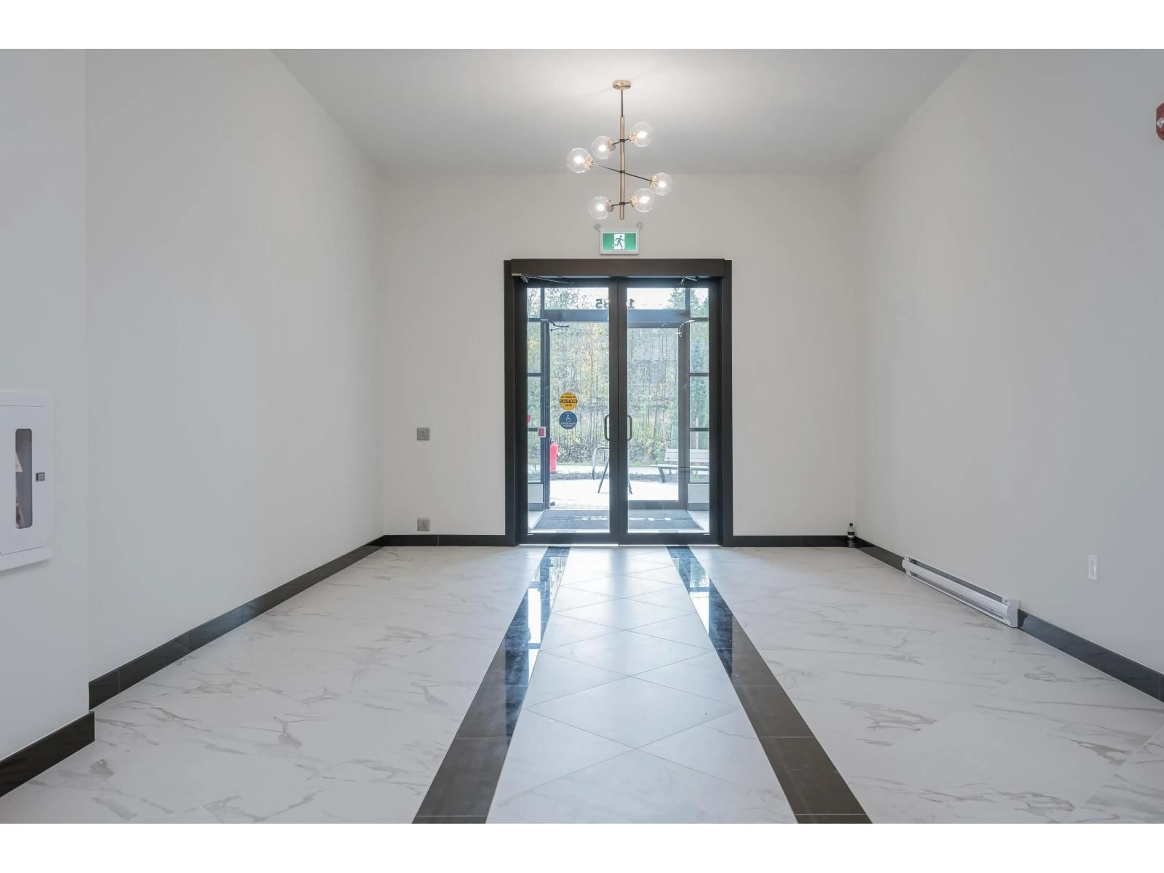 Indoor foyer for 614 - 19885 76, Langley British Columbia V2Y4M5