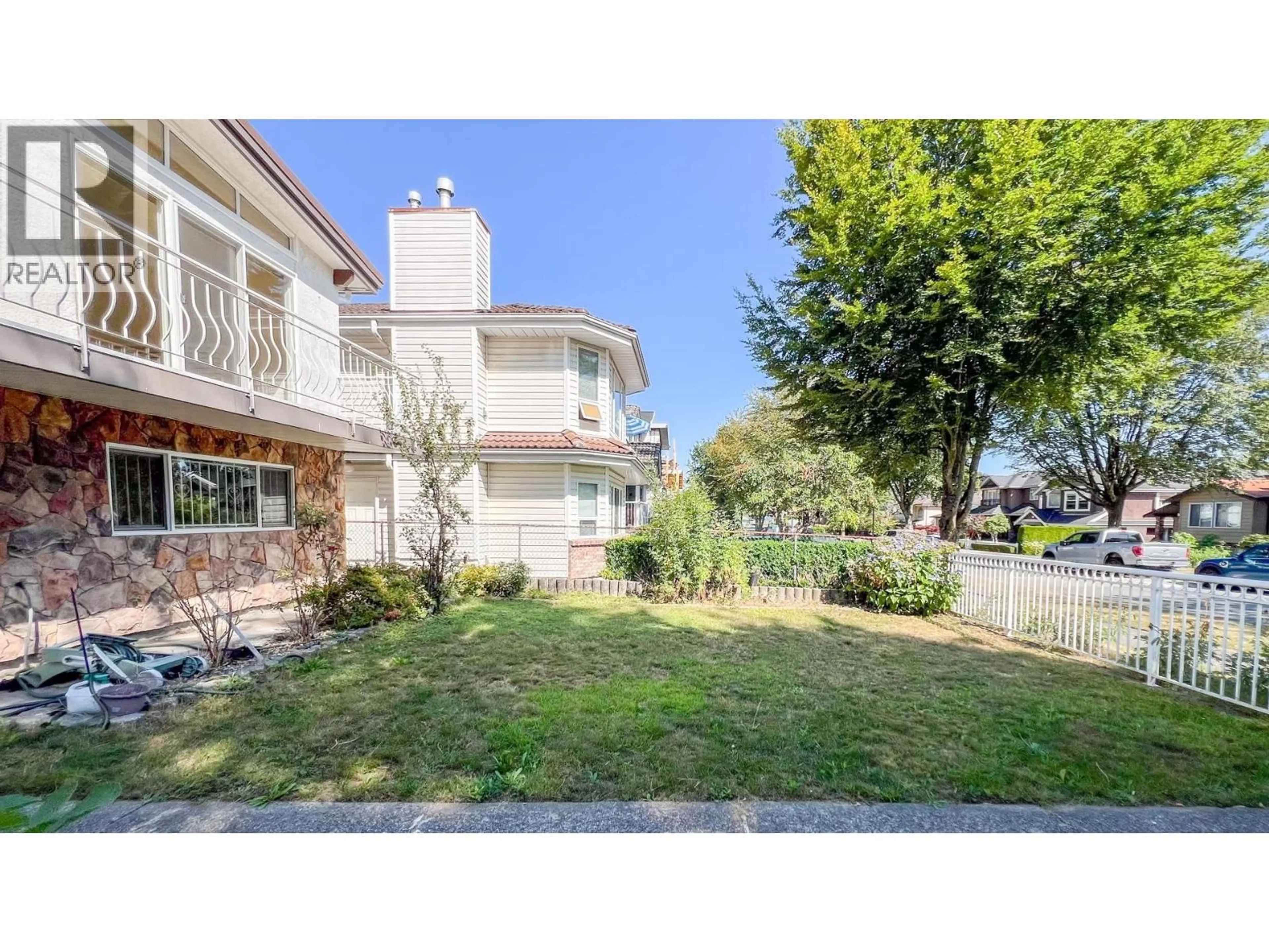 A pic from outside/outdoor area/front of a property/back of a property/a pic from drone, street for 4207 UNION STREET, Burnaby British Columbia V5C2X3