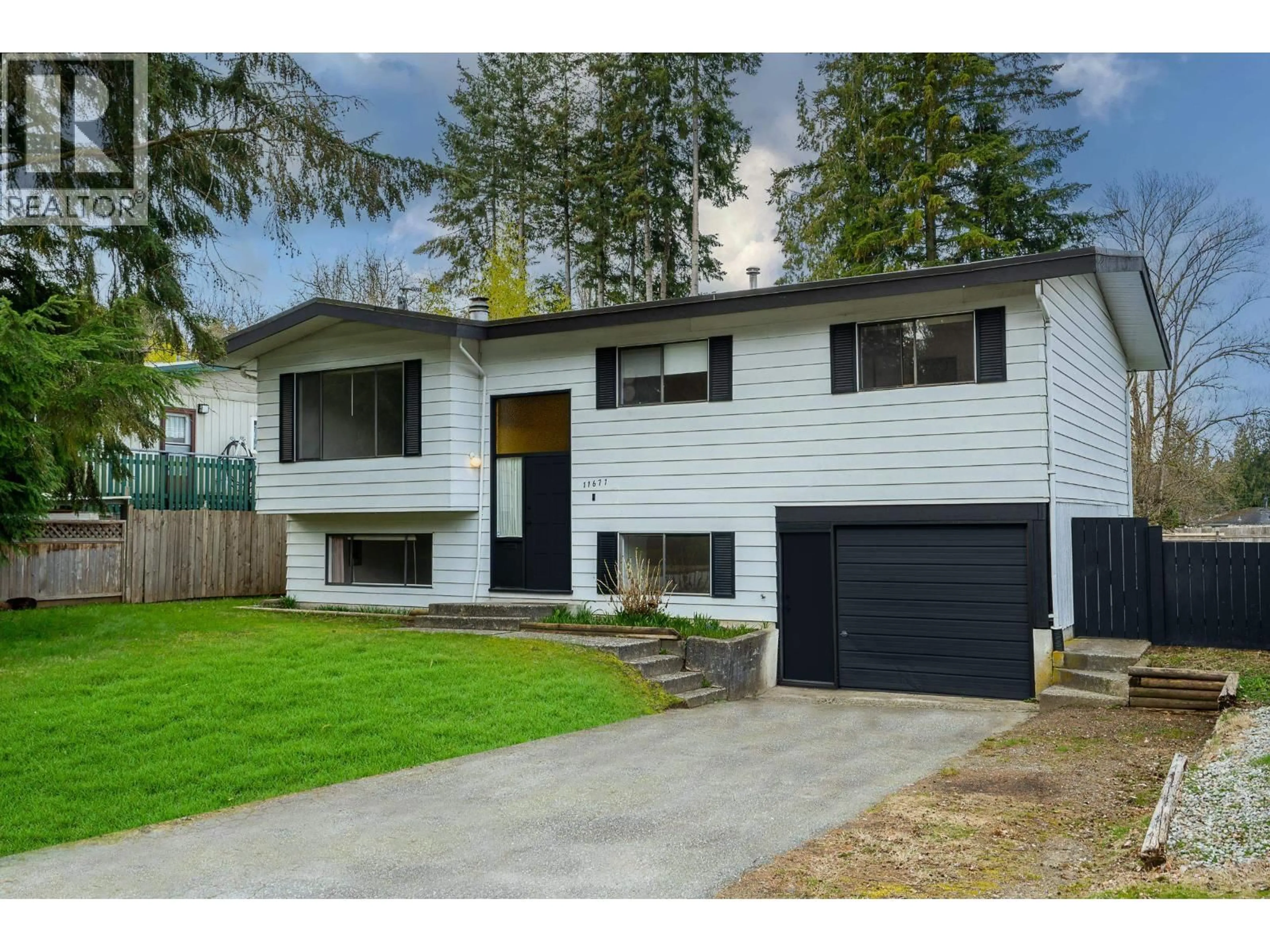 Home with vinyl exterior material, street for 11671 211 STREET, Maple Ridge British Columbia V2X7T5