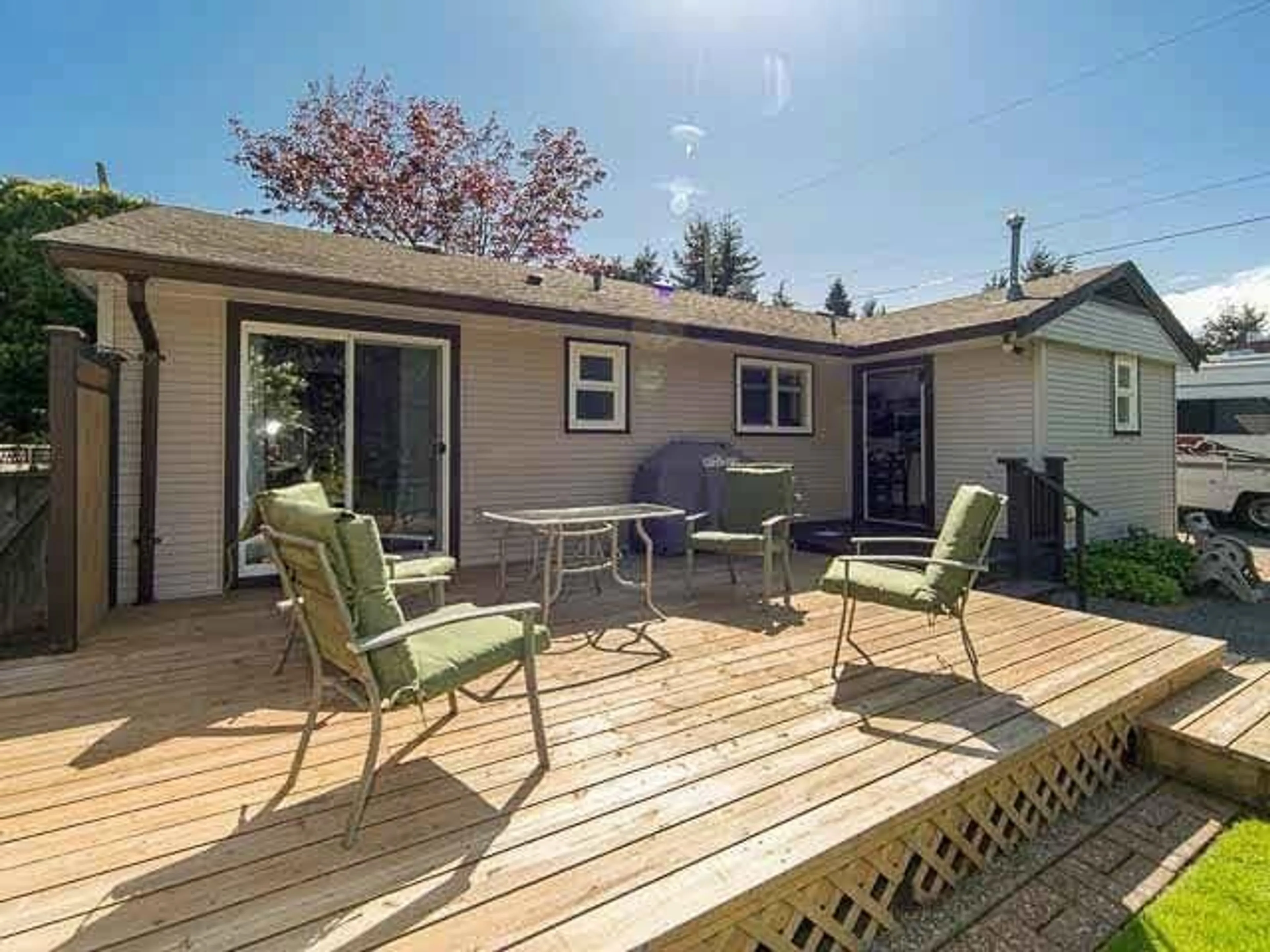 Patio, street for 15661 ROPER AVENUE, White Rock British Columbia V4B2G9