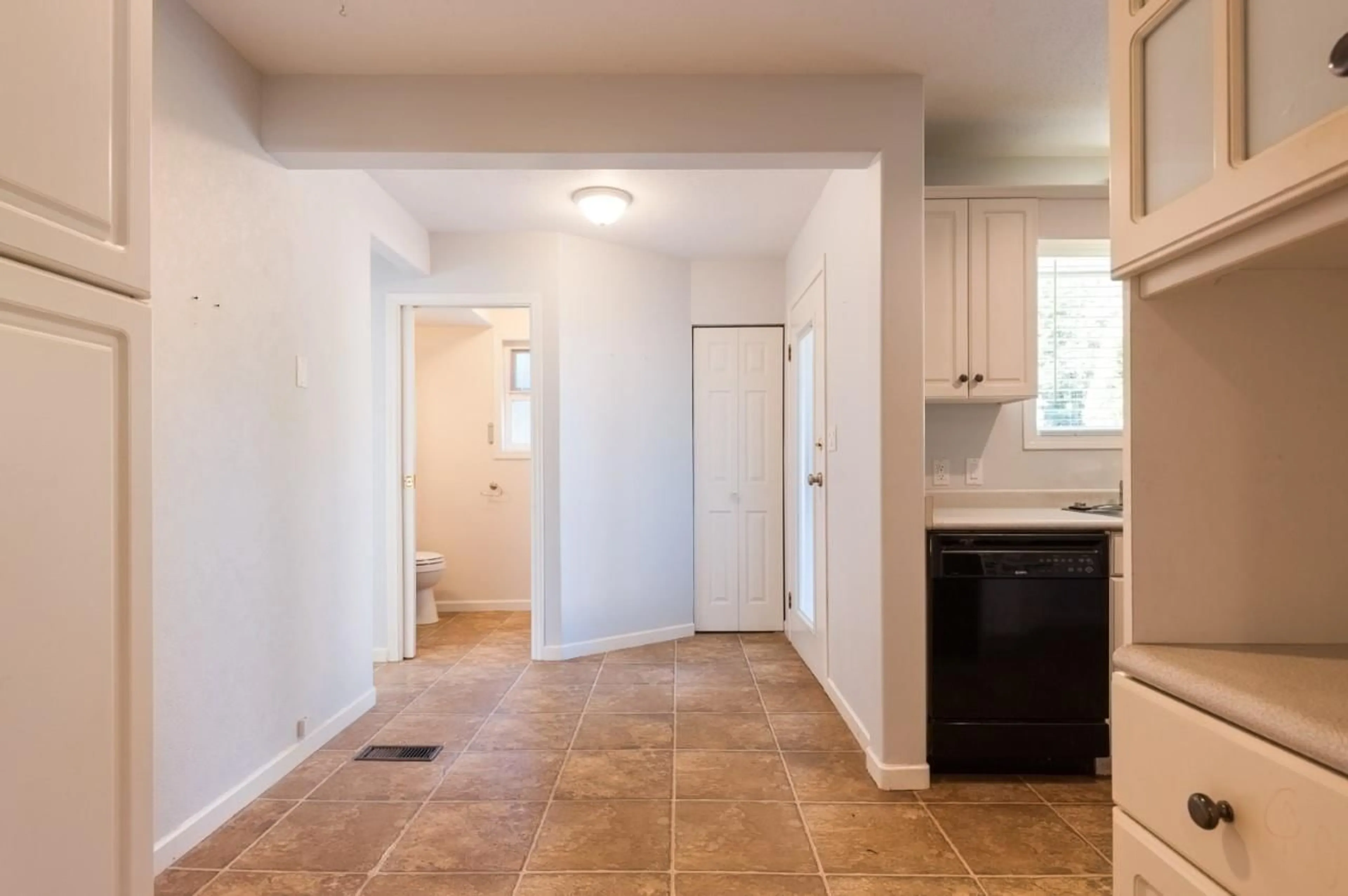 Unknown for 15661 ROPER AVENUE, White Rock British Columbia V4B2G9