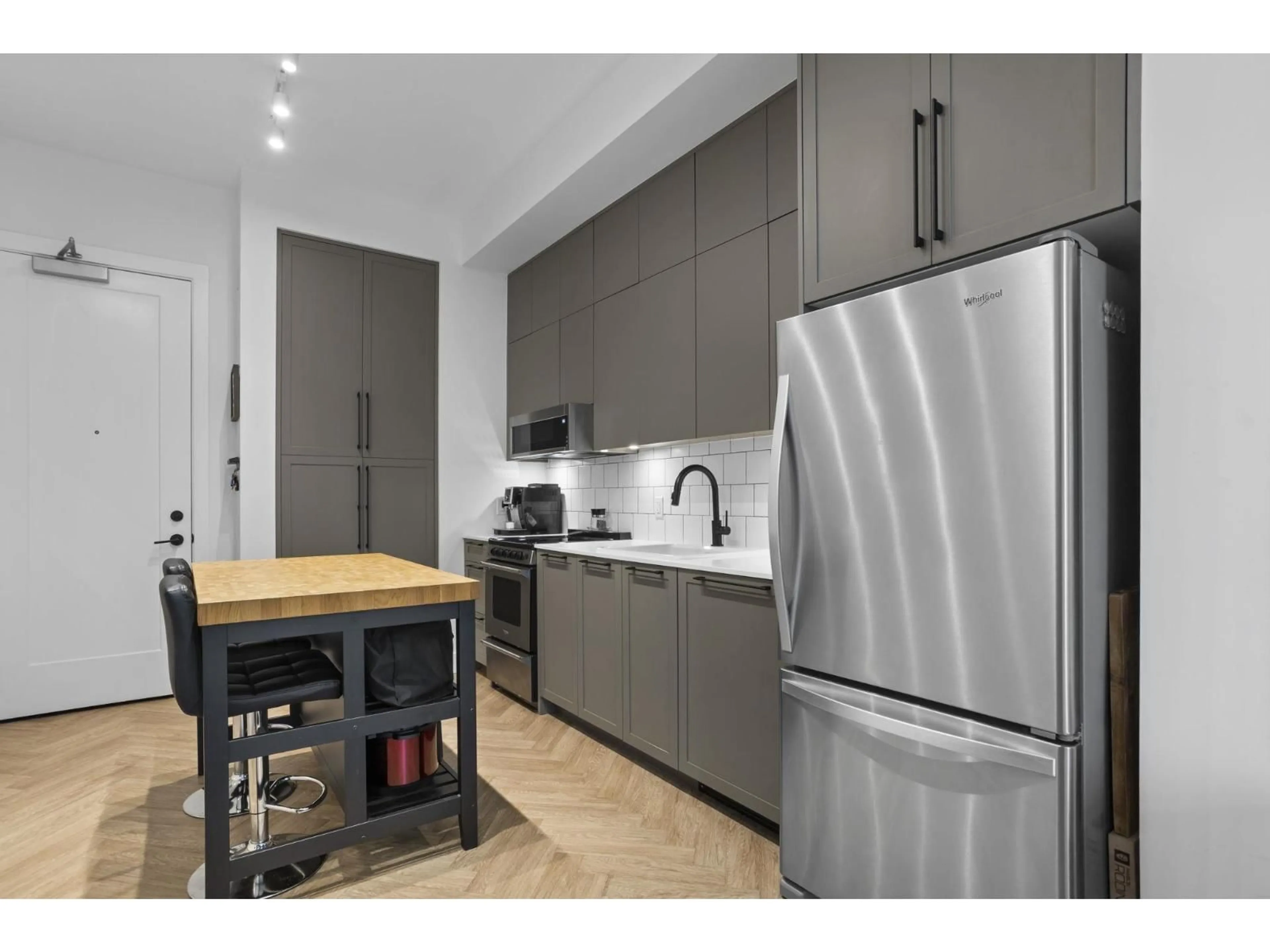 Unknown for 409 - 13929 105 BLVD, Surrey British Columbia V3T0R5