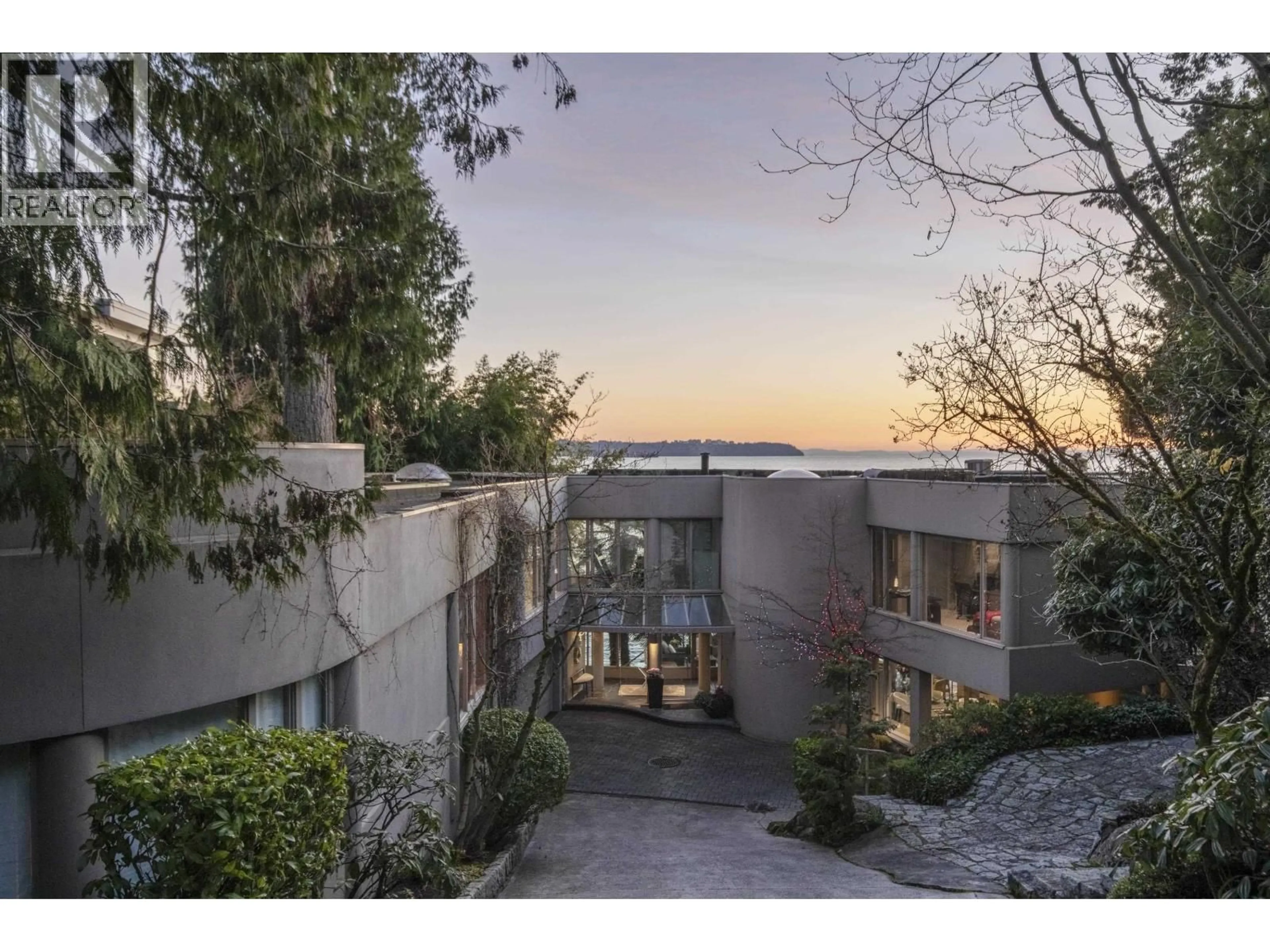 A pic from outside/outdoor area/front of a property/back of a property/a pic from drone, street for 3912 MARINE DRIVE, West Vancouver British Columbia V7V1N4