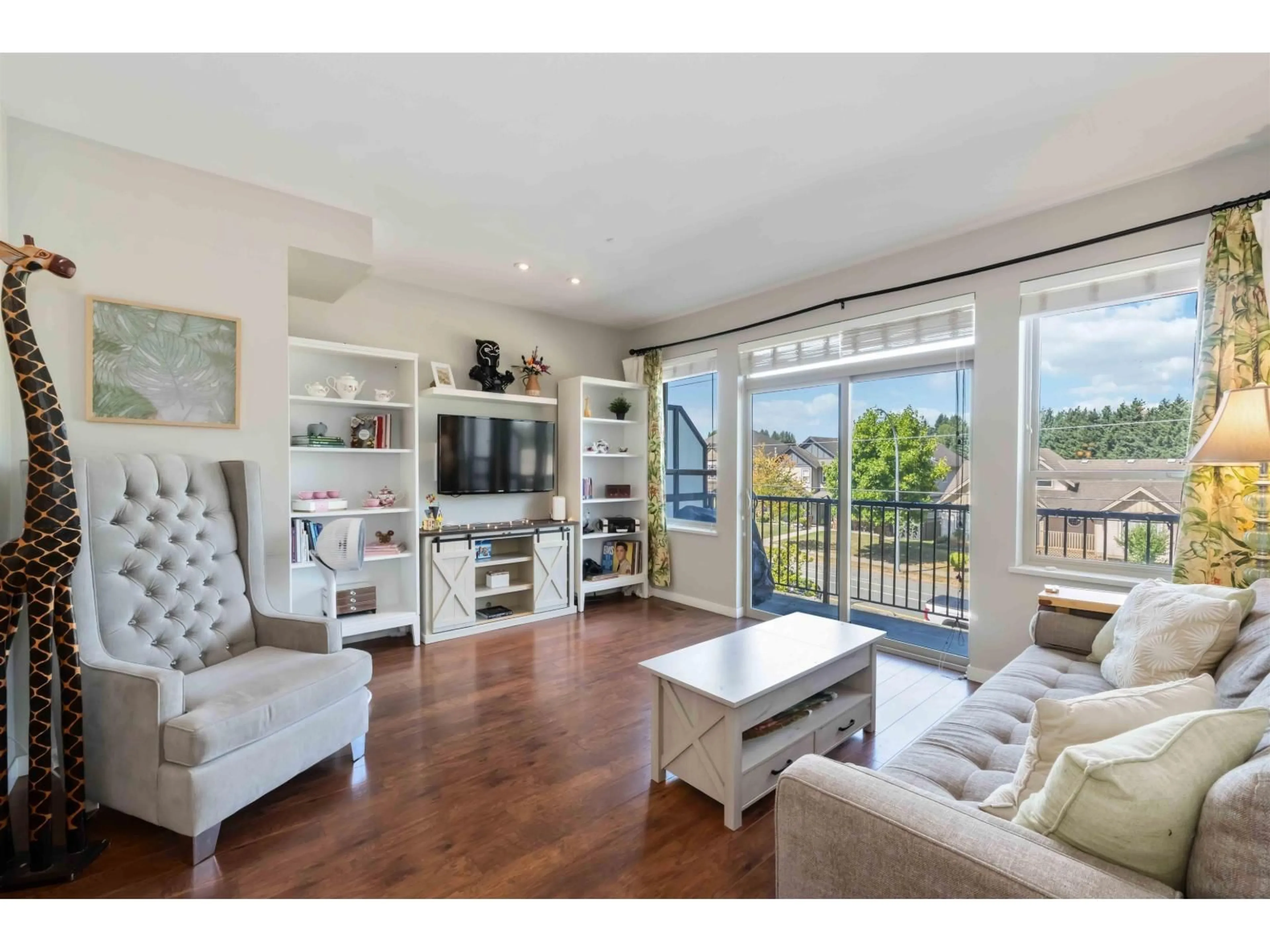 Living room with furniture, wood/laminate floor for 76 - 34248 KING, Abbotsford British Columbia V2S0B1