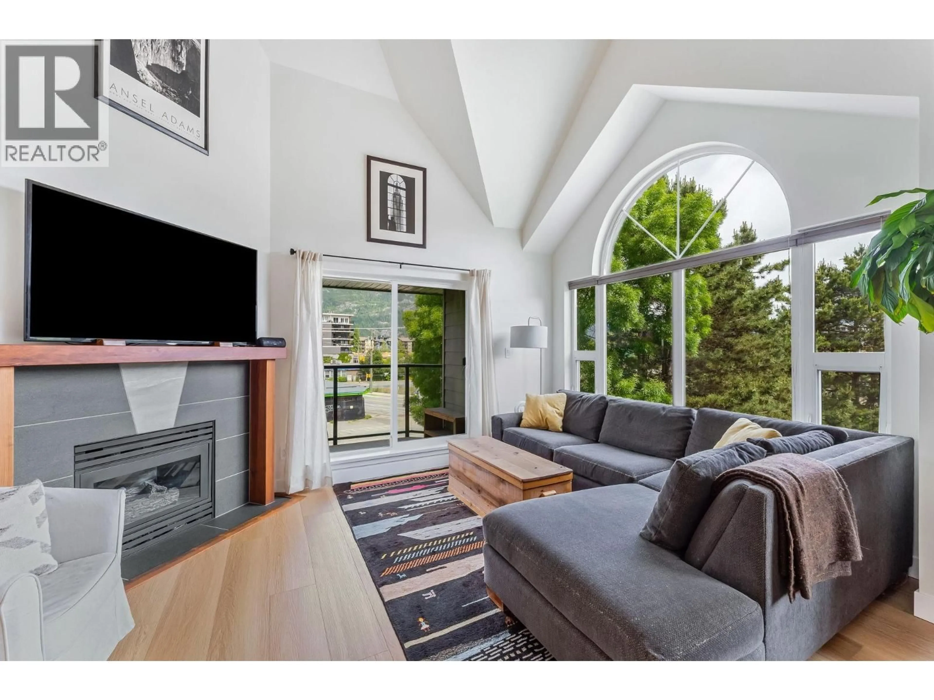 Living room with furniture, unknown for 312 - 1466 PEMBERTON AVENUE, Squamish British Columbia V8B0K1