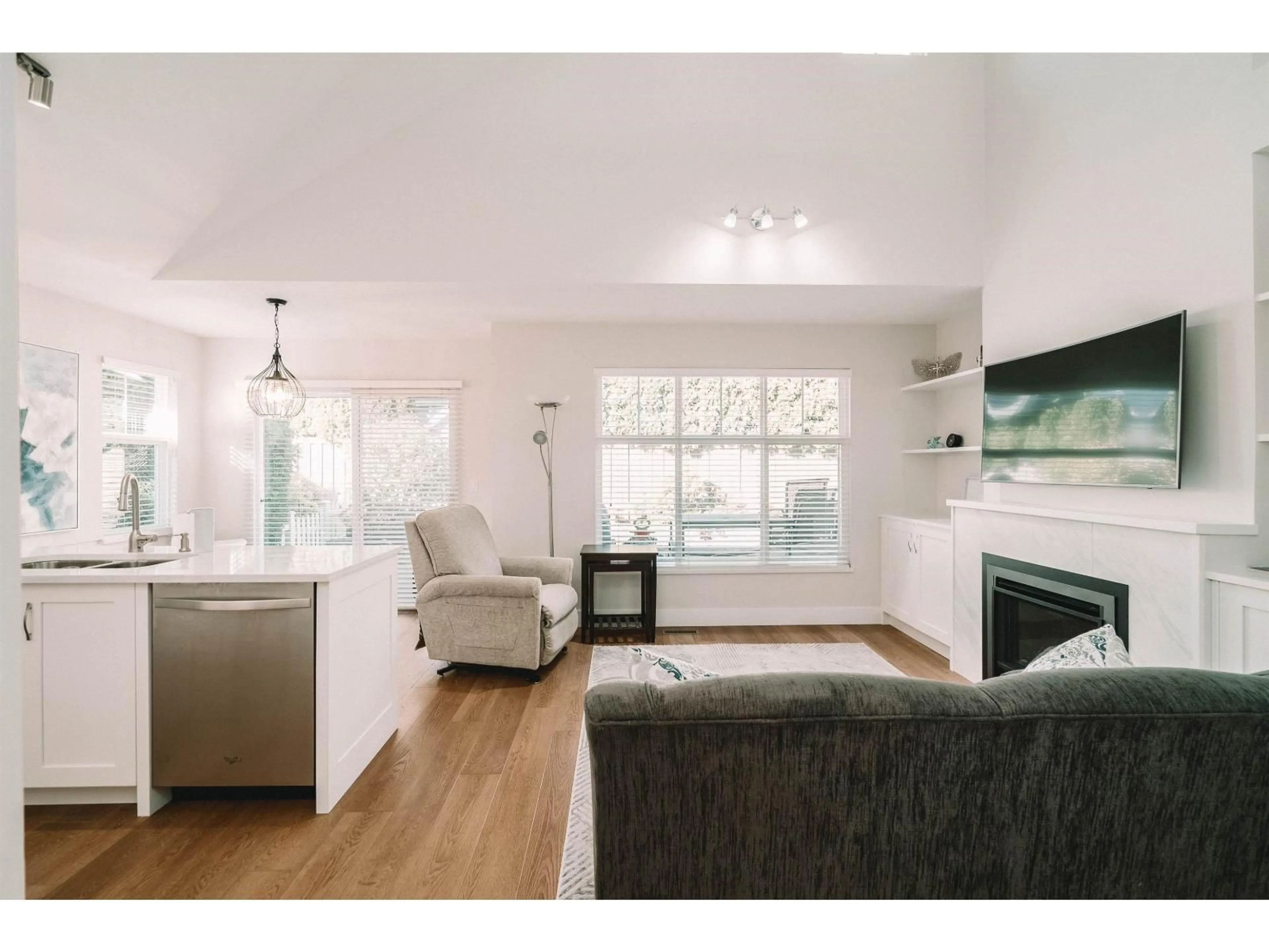 Unknown for 19 - 14877 33, Surrey British Columbia V4P3A3