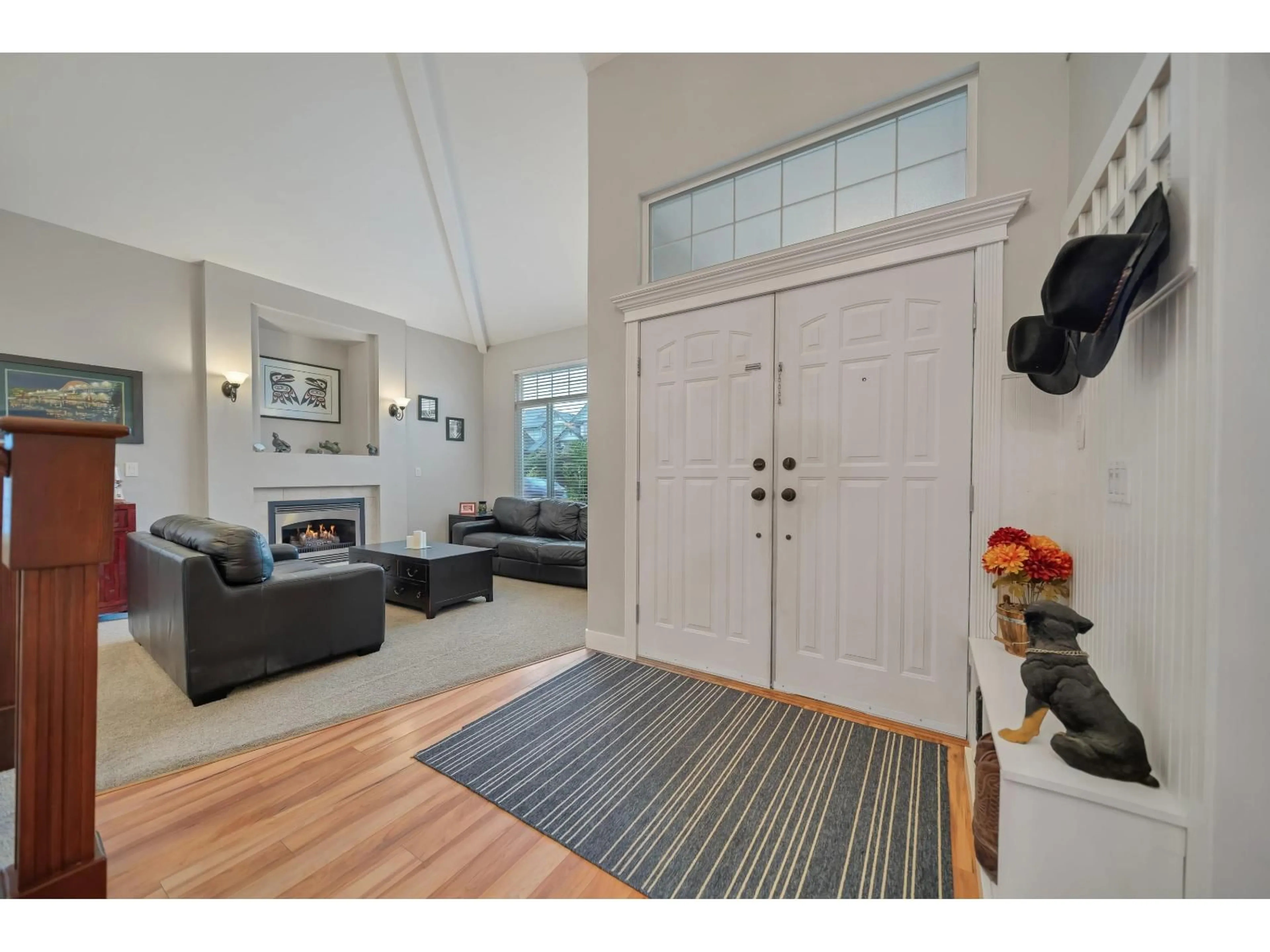 Indoor entryway for 18419 68 AVENUE, Surrey British Columbia V3S9H8