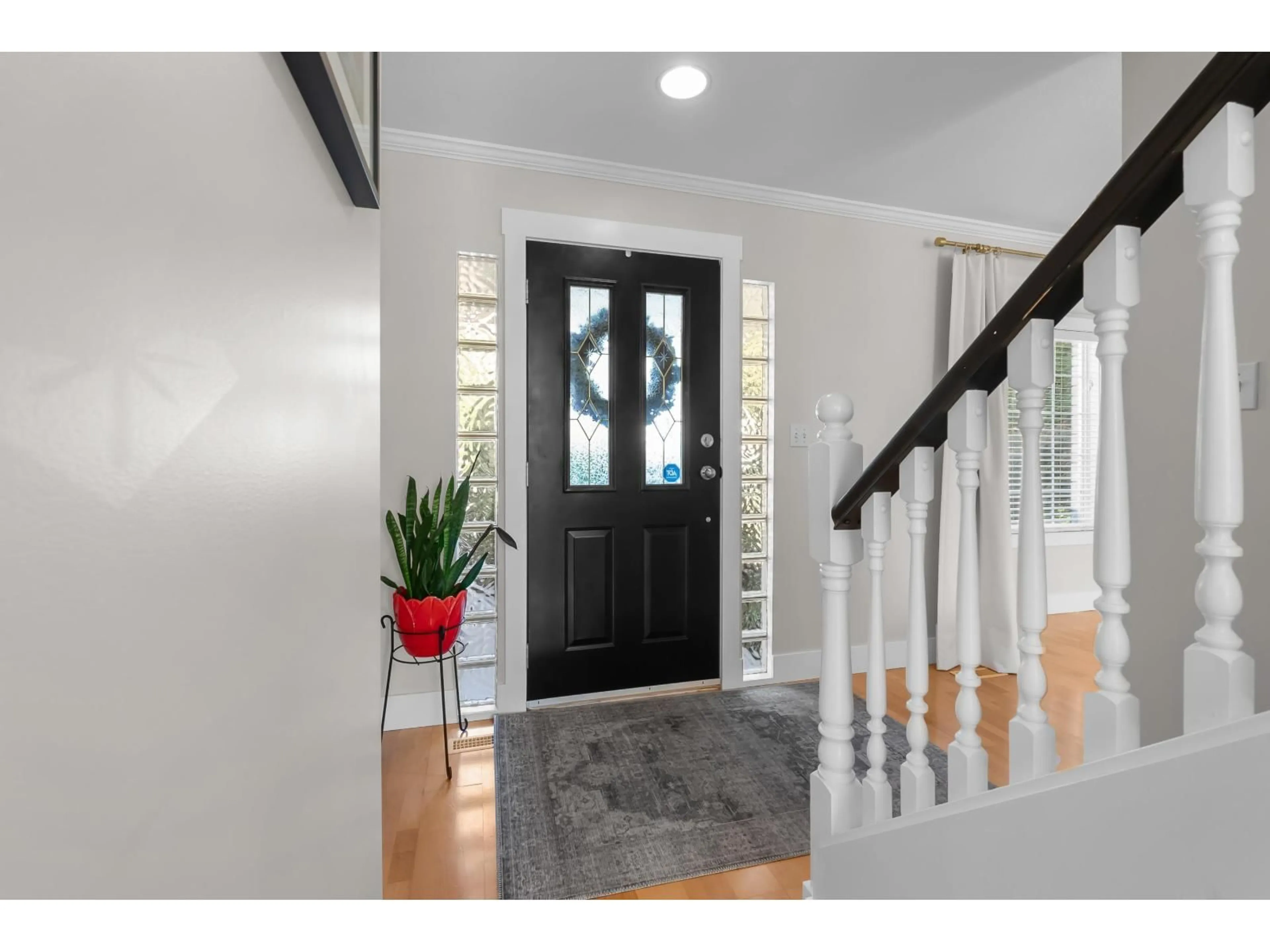 Indoor entryway for 35730 TIMBERLANE, Abbotsford British Columbia V3G1G3