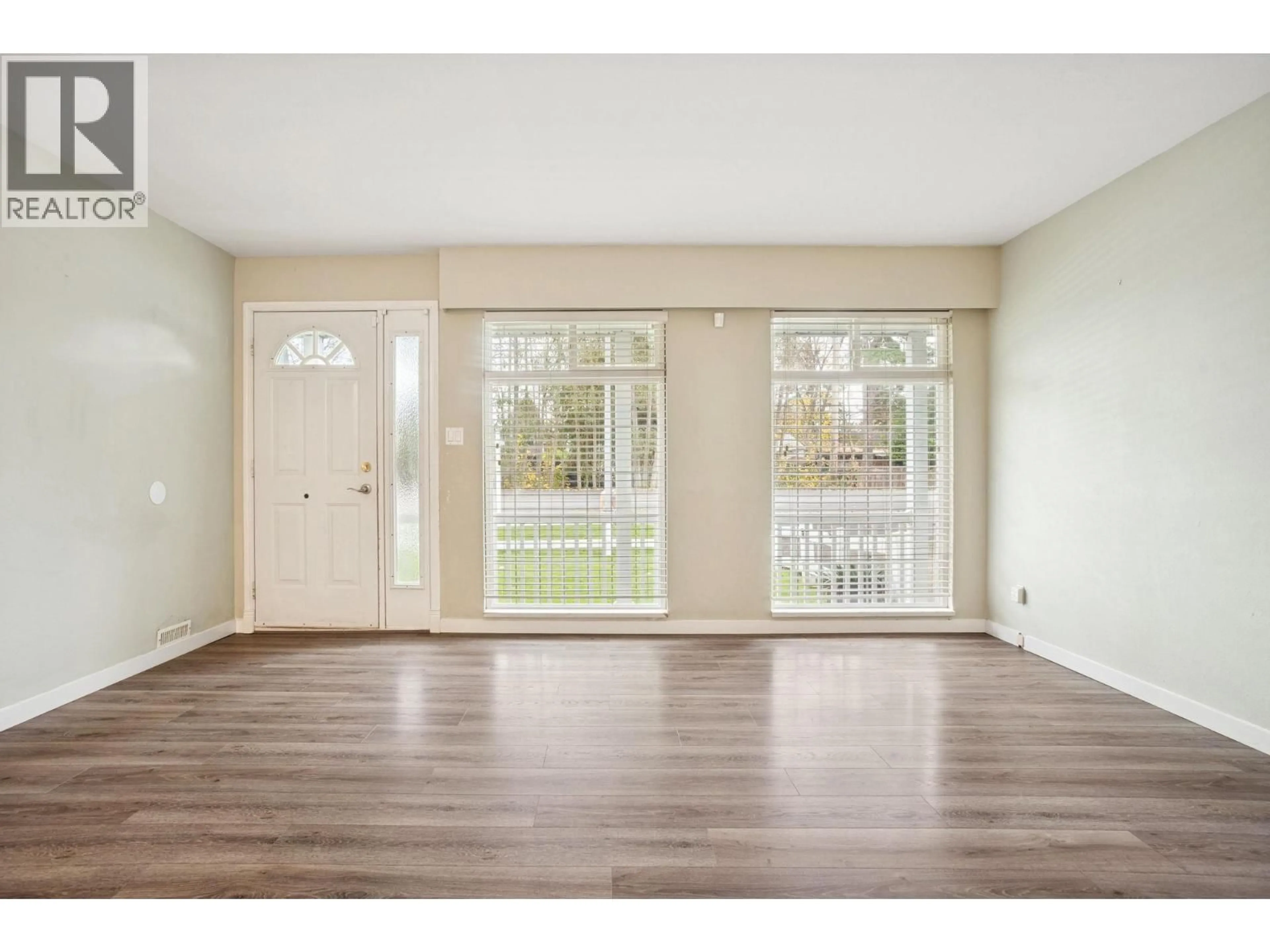 Indoor entryway for 5447 RIVER ROAD, Delta British Columbia V4K1S8