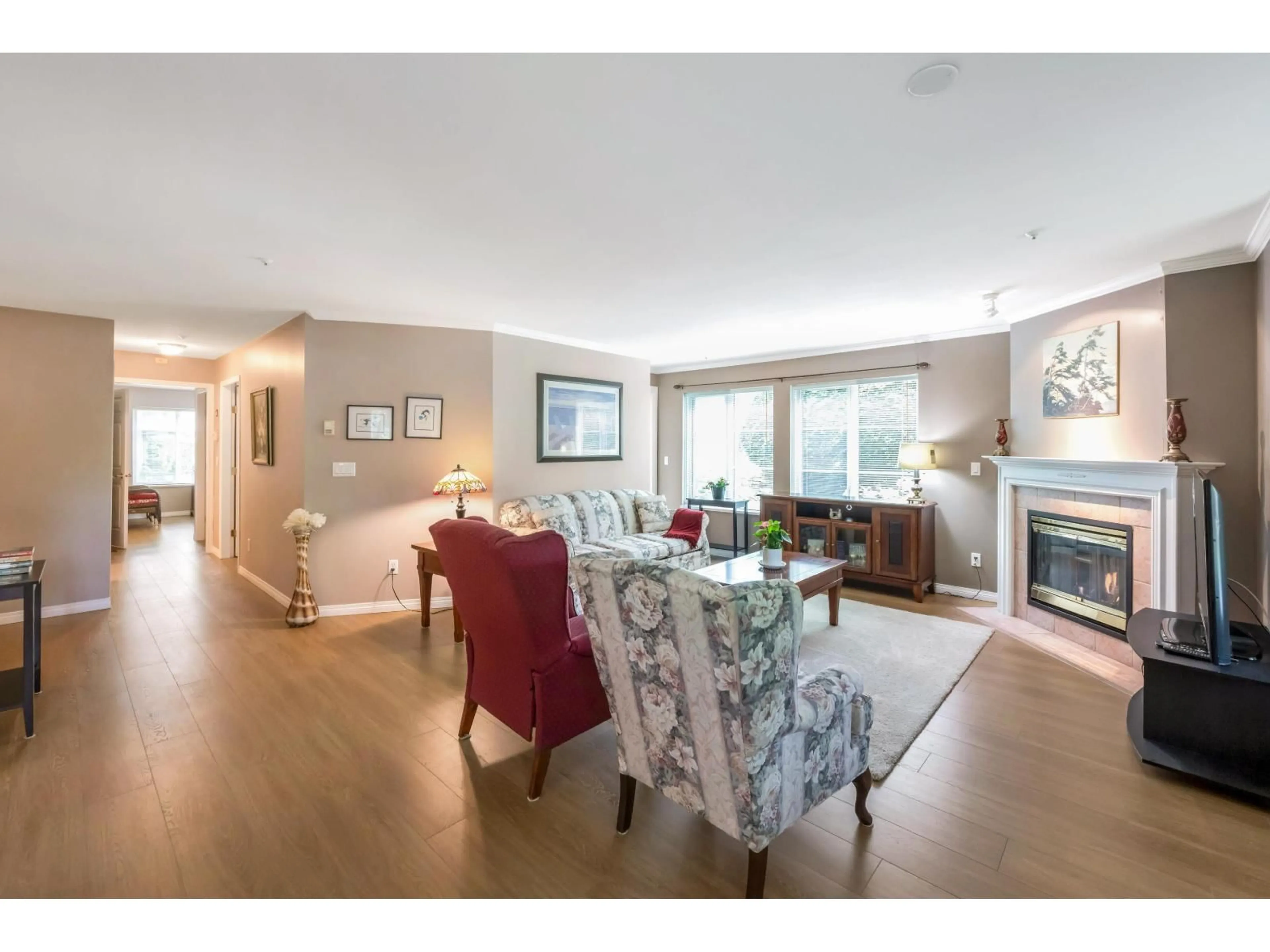 Living room with furniture, wood/laminate floor for 104 - 12155 75A AVENUE, Surrey British Columbia V3W1B9