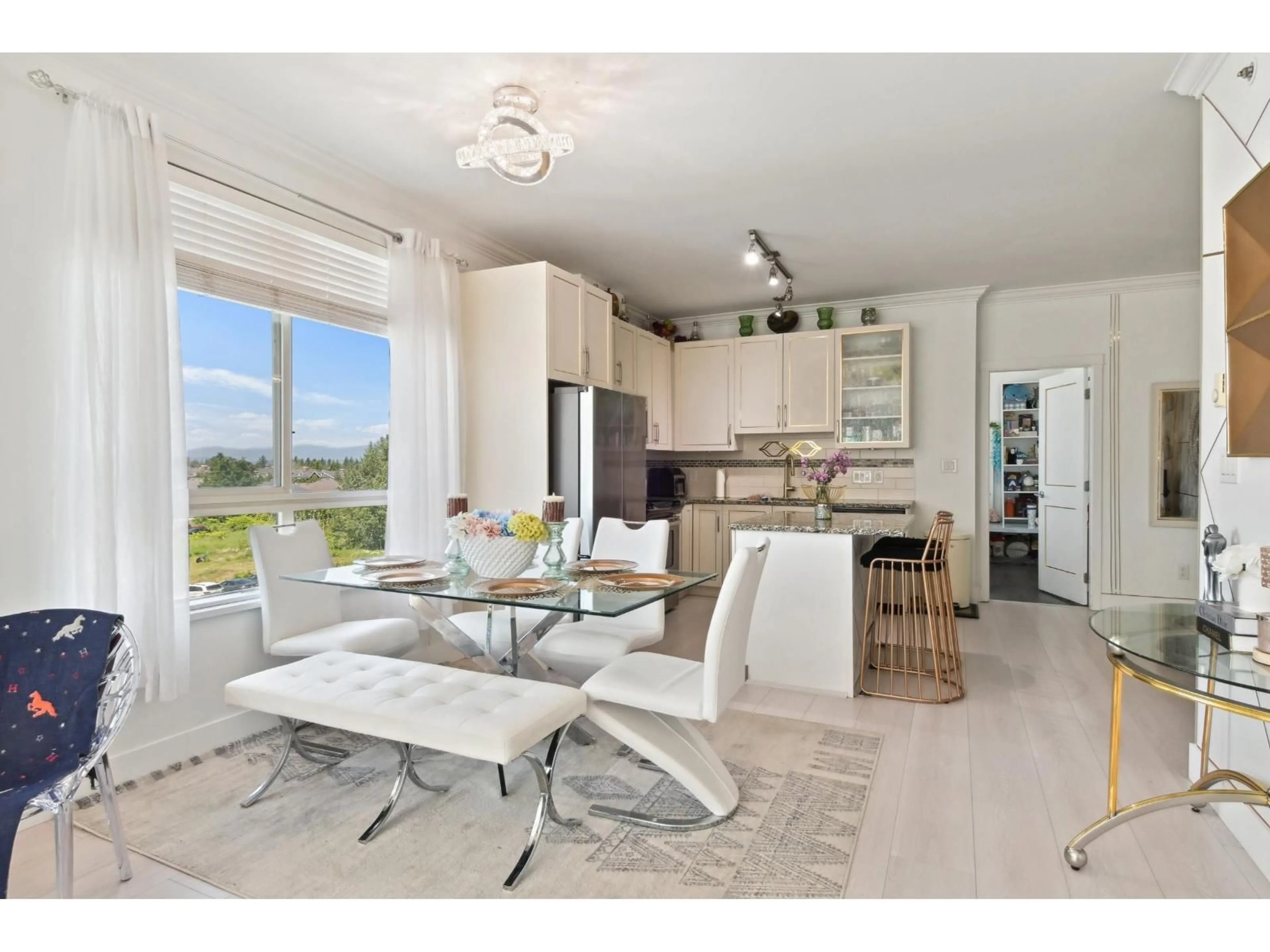 Open concept kitchen, unknown for 403 - 20861 83 AVENUE, Langley British Columbia V2Y0M8